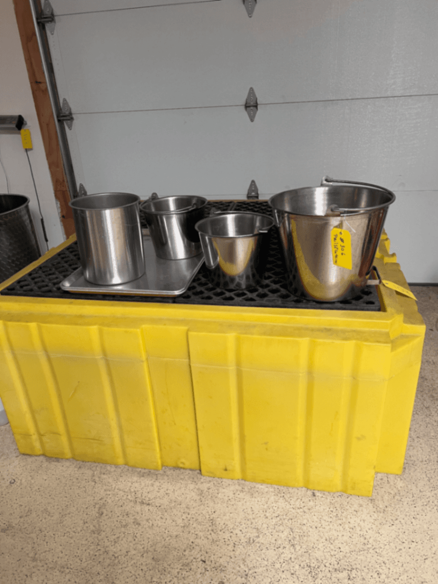 stainless-steel-pails-and-baking-sheets-mssc5v7a