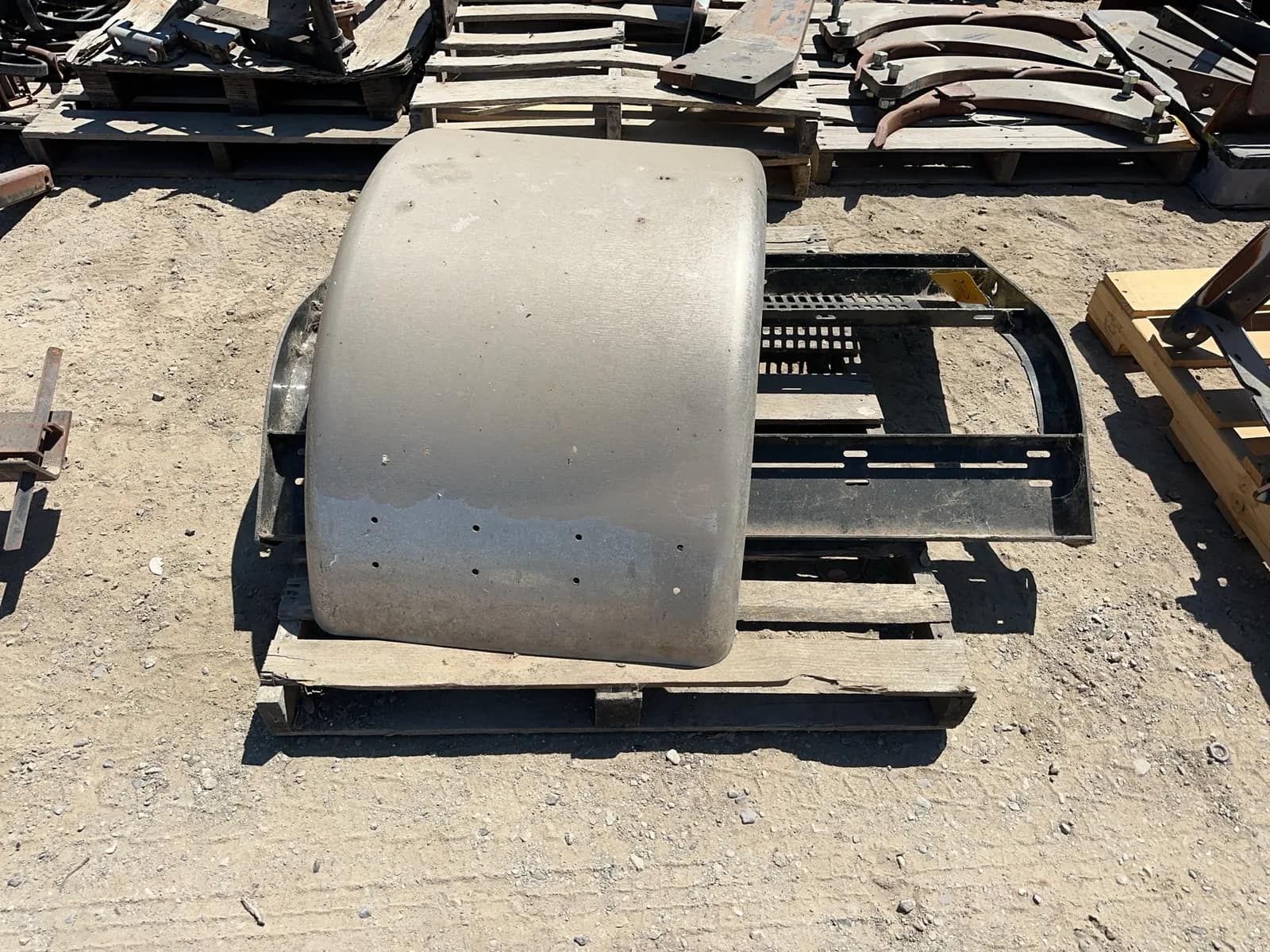 truck-bed-panel-with-frame-support-411ef4