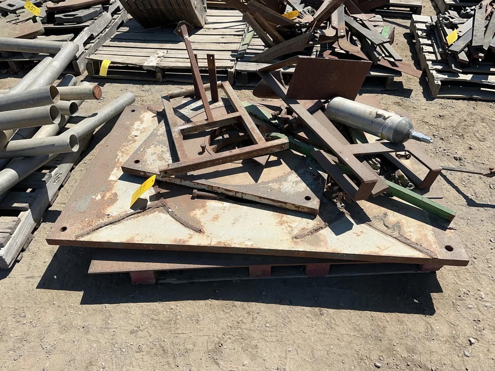 contents-of-pallet-1-steel-head-plate-from-pump-mt2nsil8