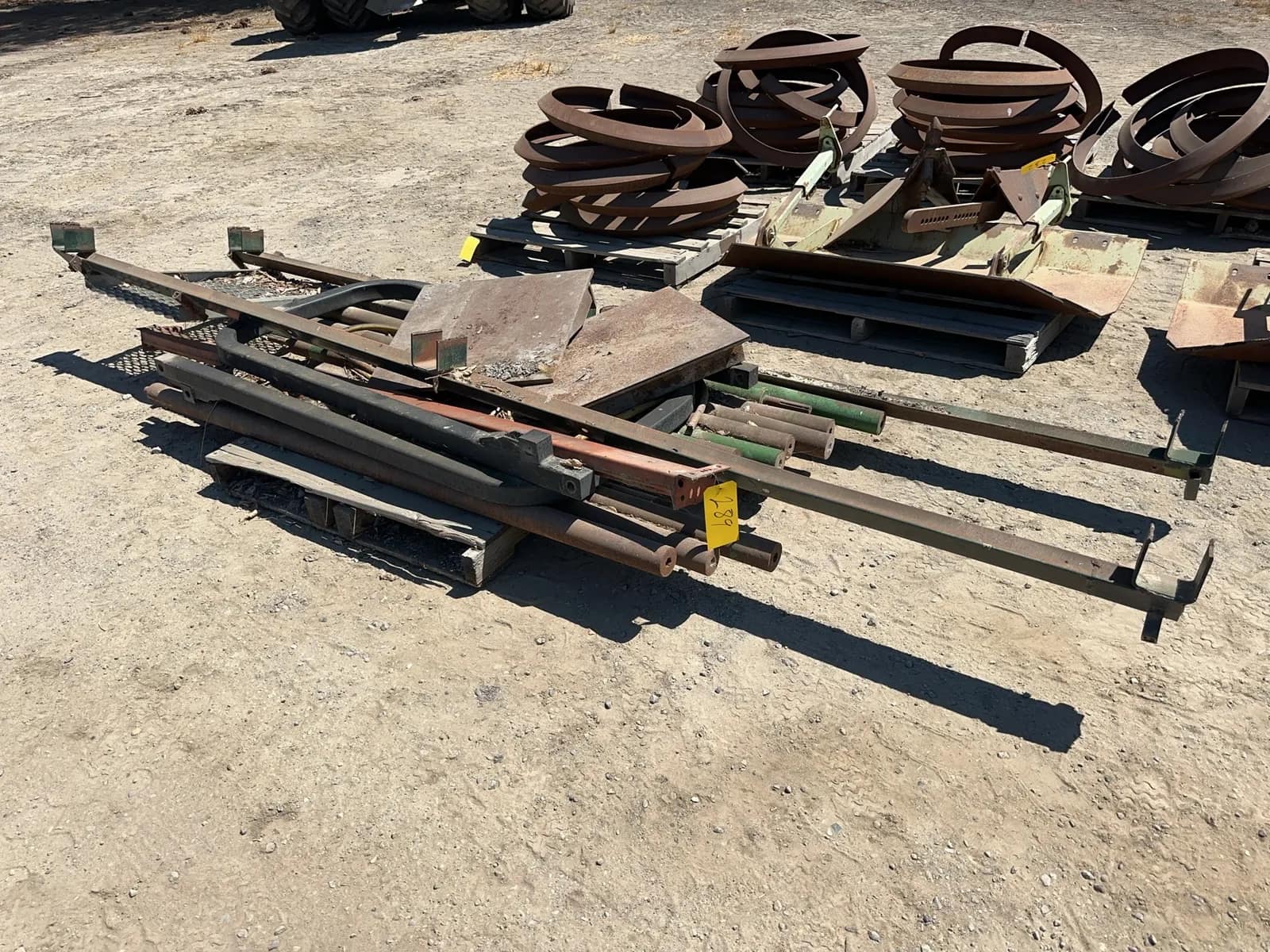 contents-of-pallet-assorted-metal-fabrication-tools-and-equipment-18f60c
