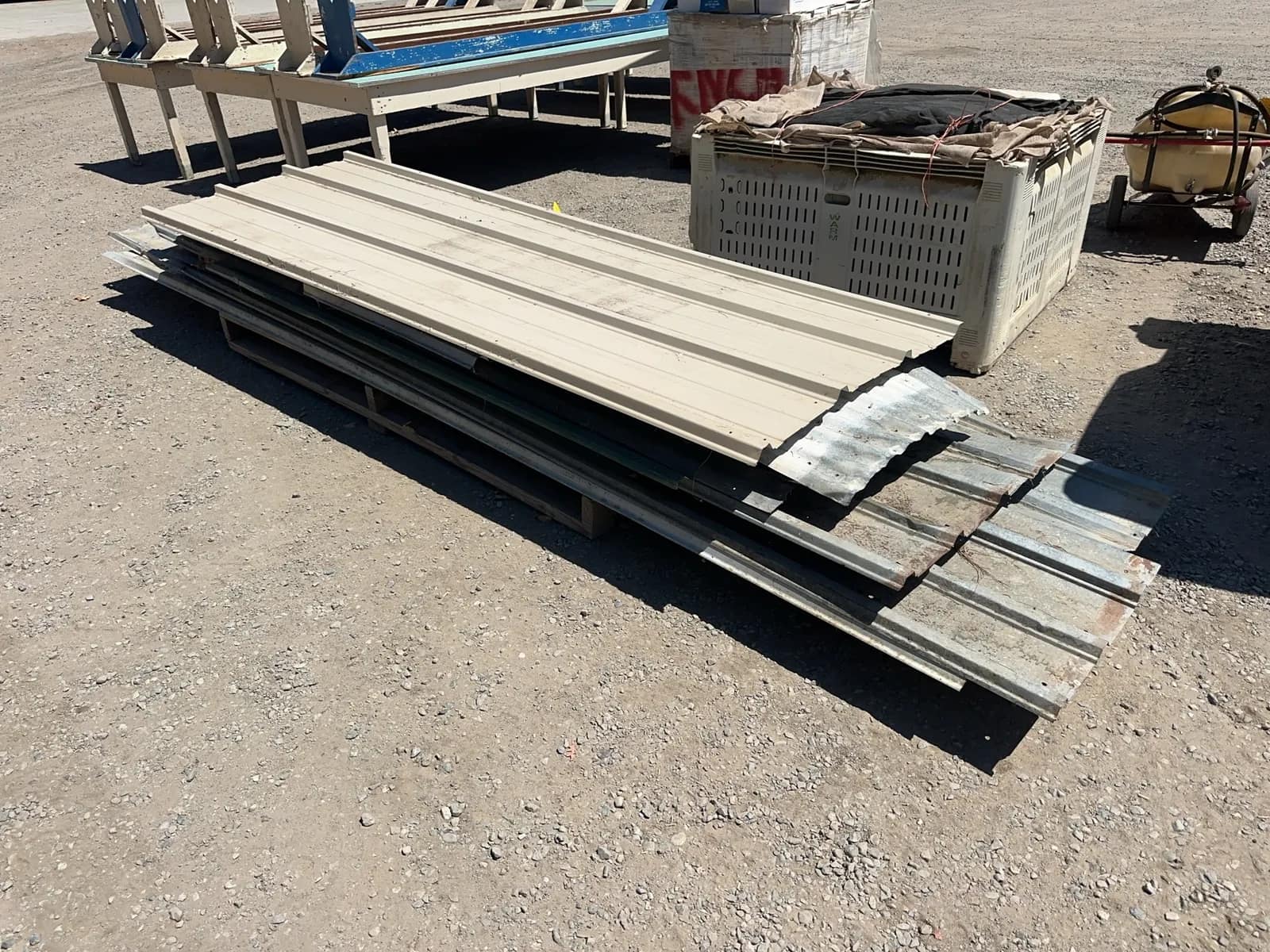 bulk-lot-assorted-steel-aluminum-roof-panels-da2098