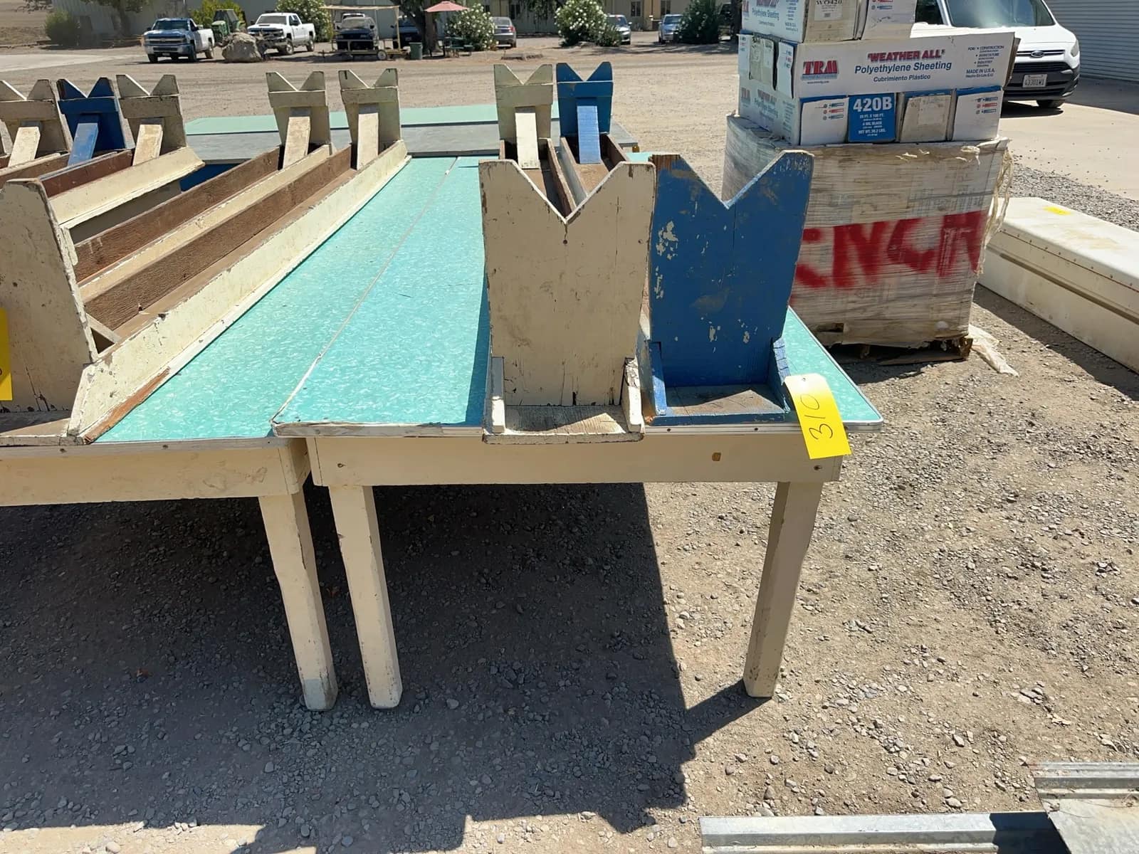 10-table-with-2-benches-mt2n0de3