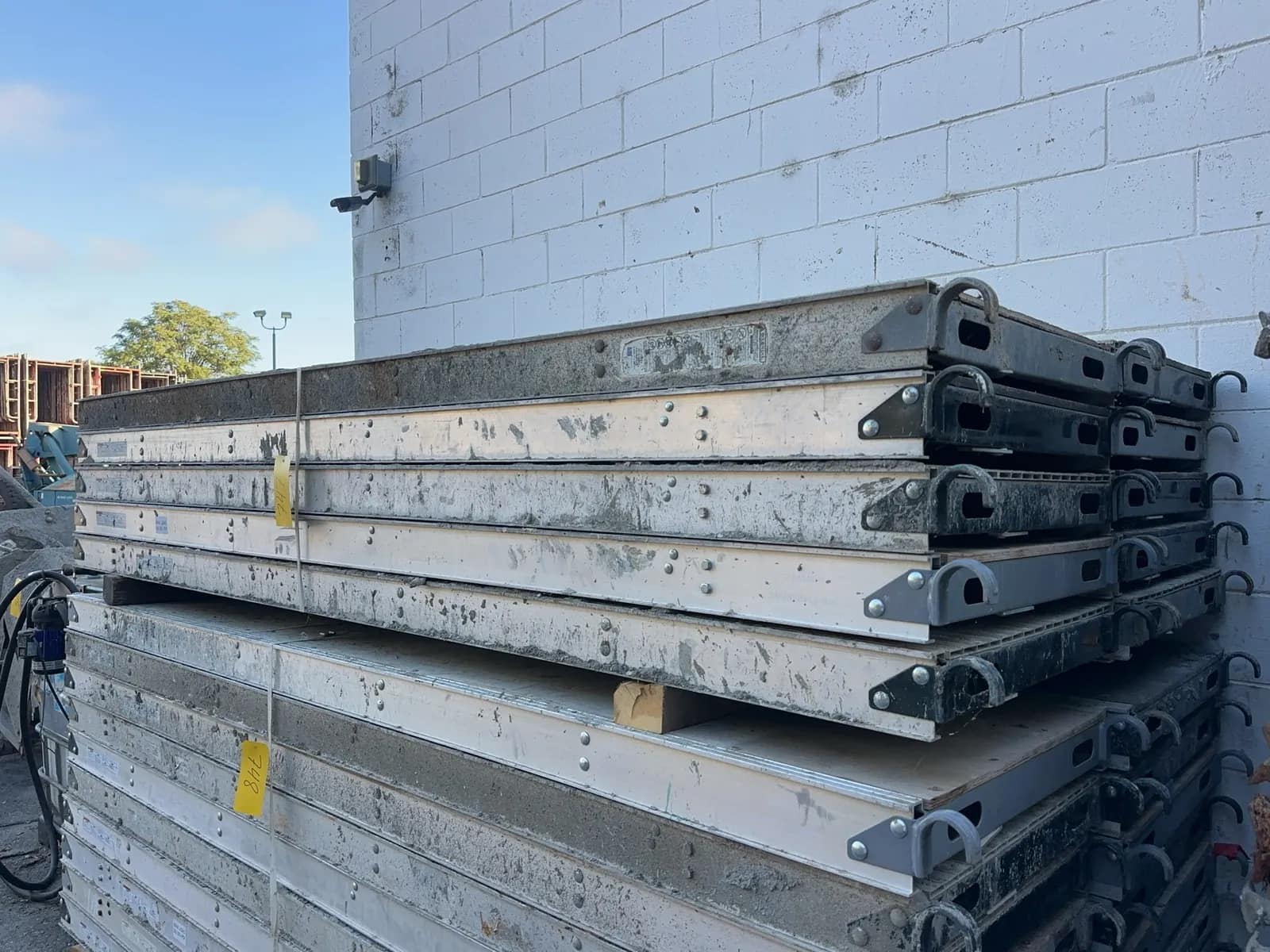 10-117-scaffolding-hatch-planks-mu1pr6o3