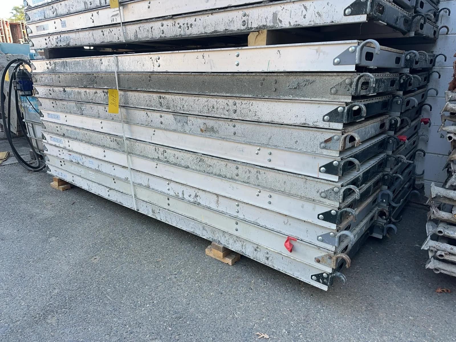 20-117-scaffolding-hatch-planks-mu1prekp