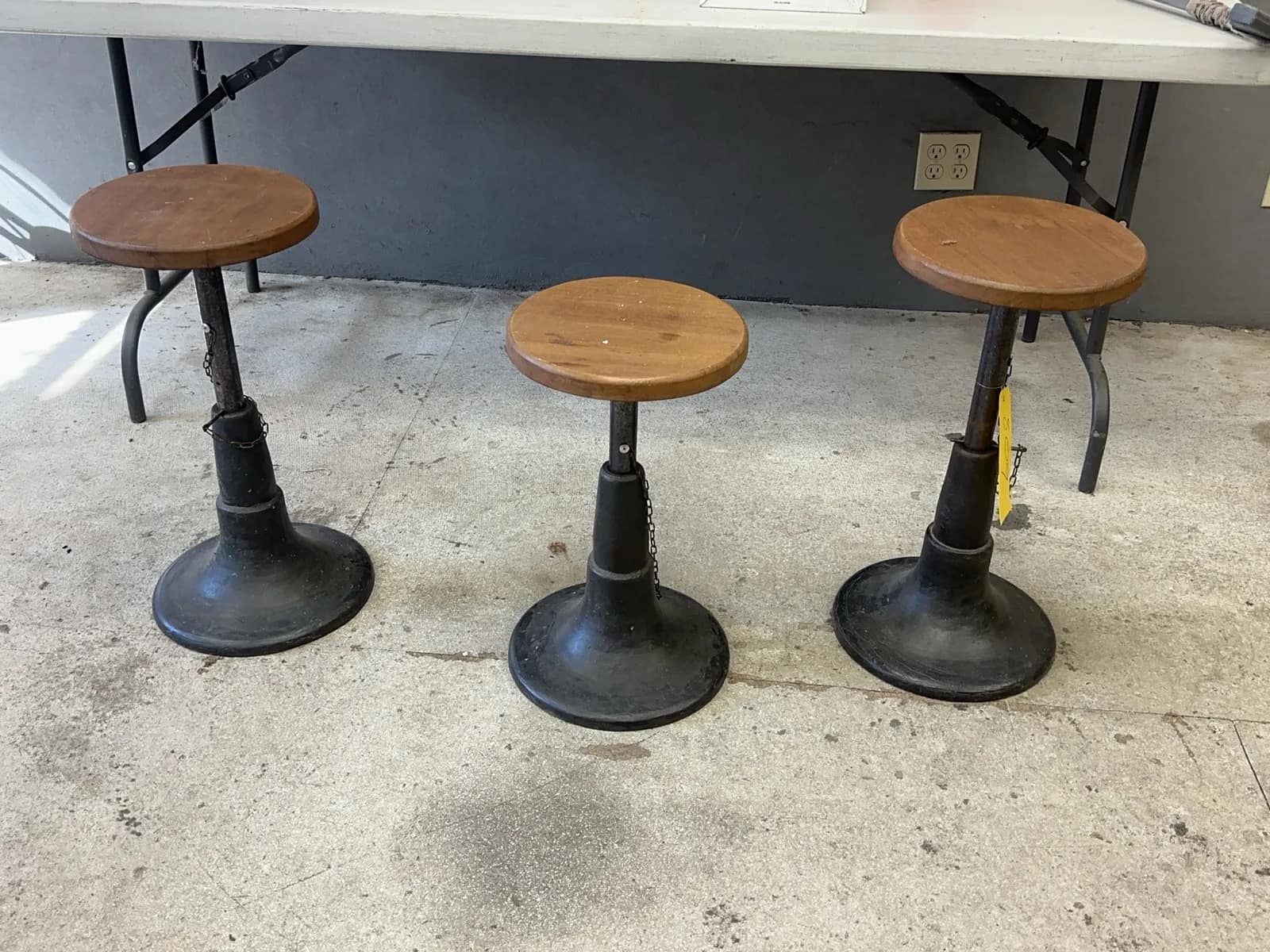 3-adjustable-stools-6c1d2d