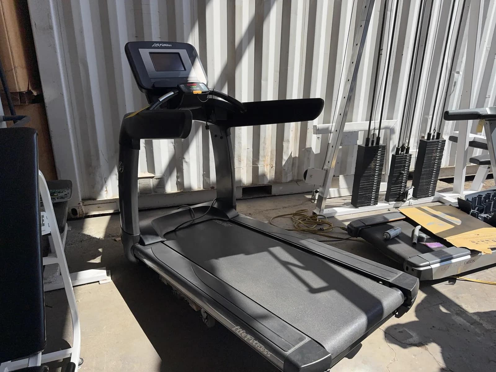 life-fitness-treadmill-a20cd2
