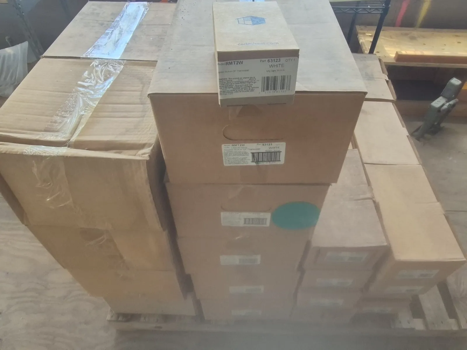 contents-of-pallet-11-boxes-of-vibration-isolation-kits-160-pieces-of-register-built-in-dp-thermostat-25-boxes-of-wall-can-and-grill-a3e718