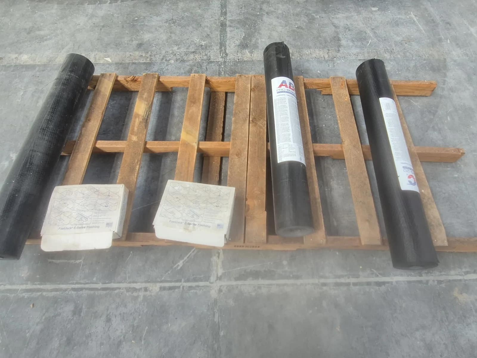 contents-of-pallet-3-rolls-pro-guard-roofing-underlayment-2-boxes-of-fastjack-e-series-flashing-15cbeb