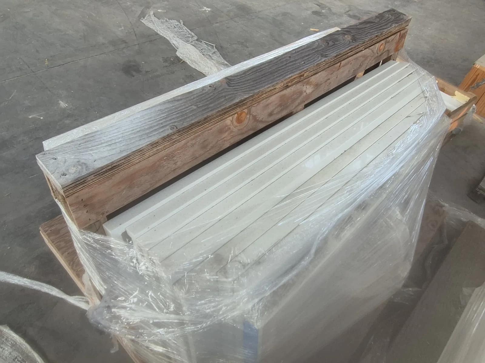 contents-of-pallet-assortment-of-cortez-counter-tops-313076