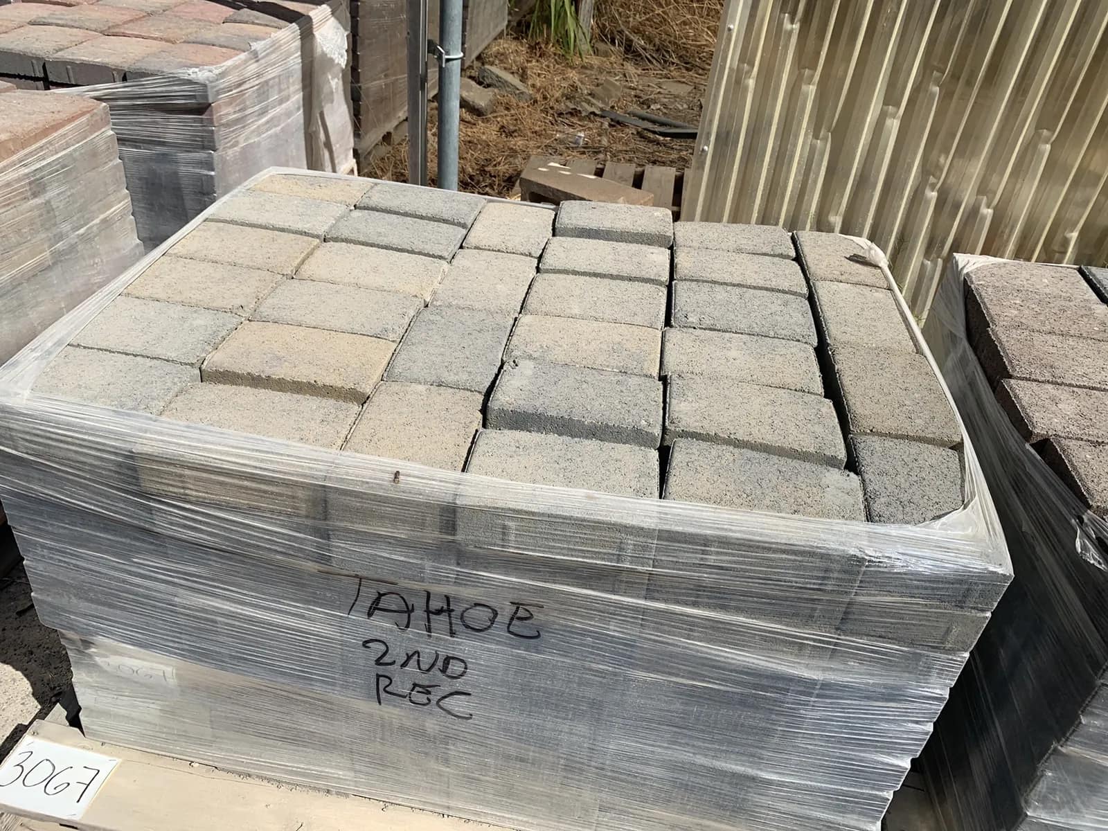 1-pallet-of-cobble-stone-tahoe-blend-rectangle-pavers-2211de