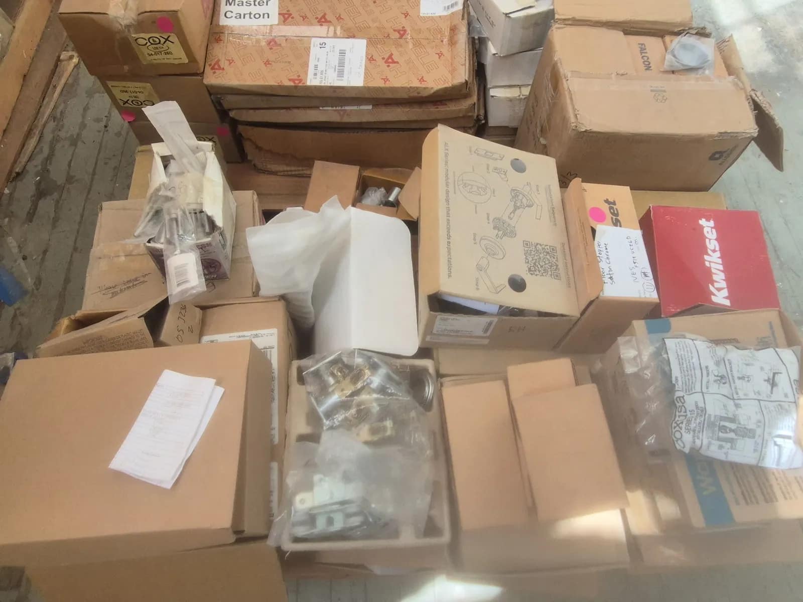 contents-of-pallet-assortment-of-door-components-b30990