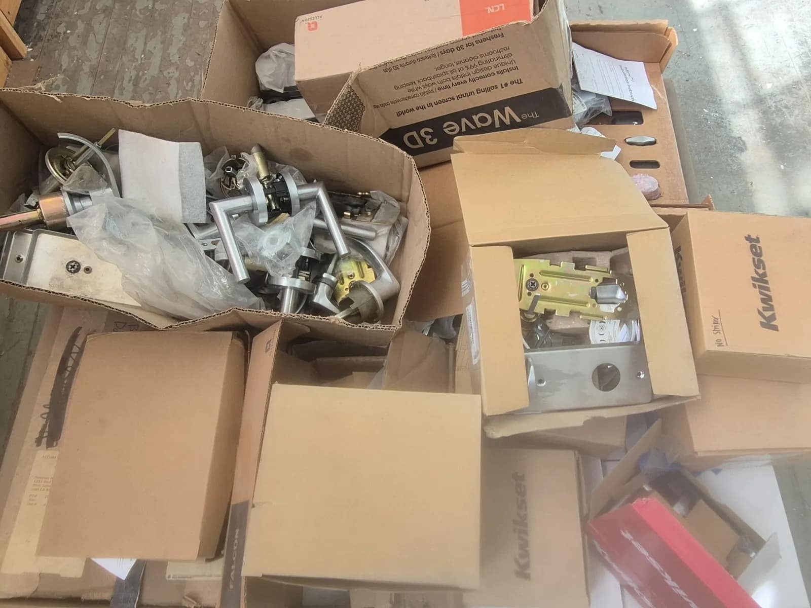 contents-of-pallet-assortment-of-entry-door-components-9a7b83