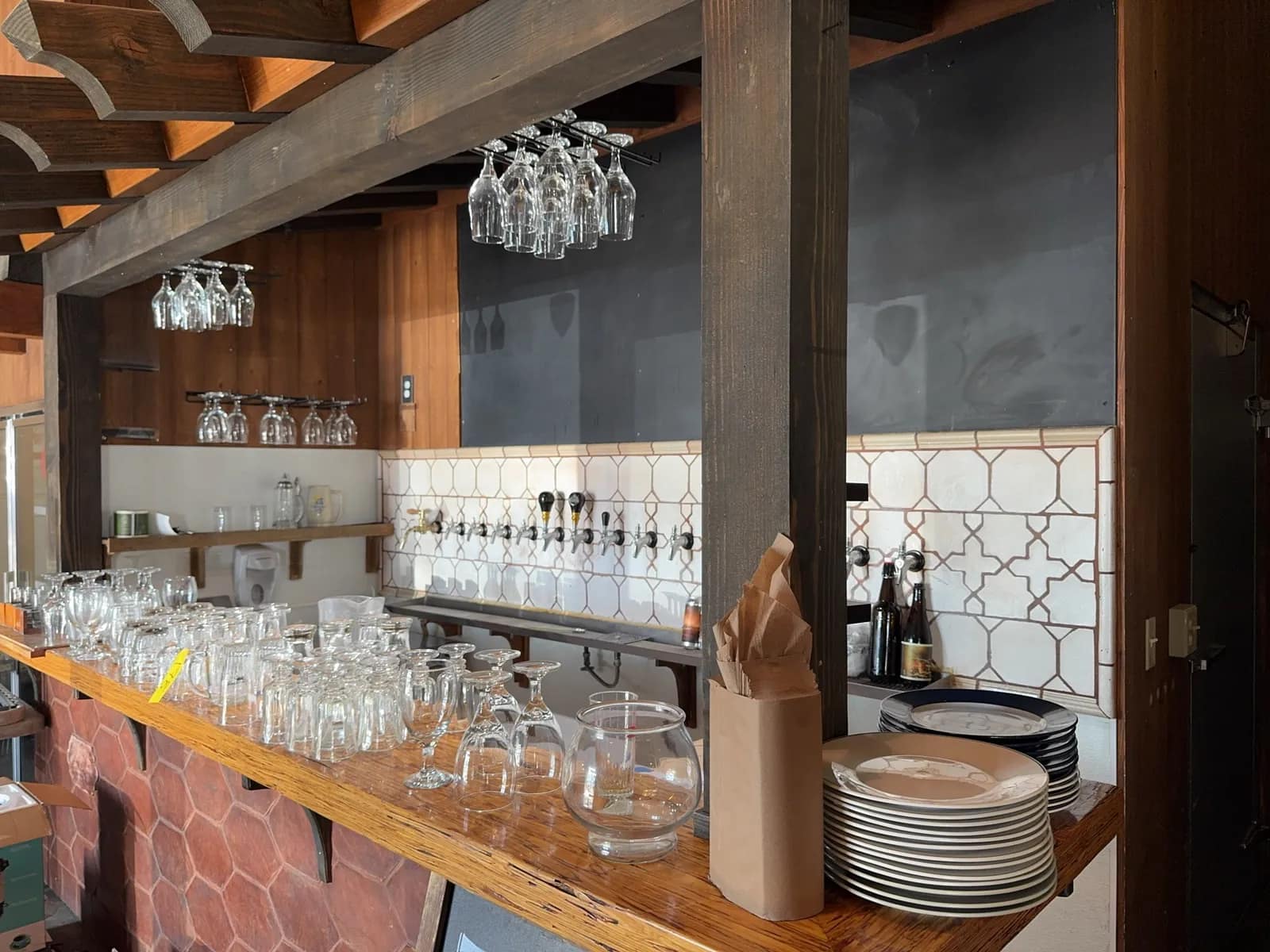 bulk-lot-barware-glass-steins-plates-and-more-mtnh7ehj
