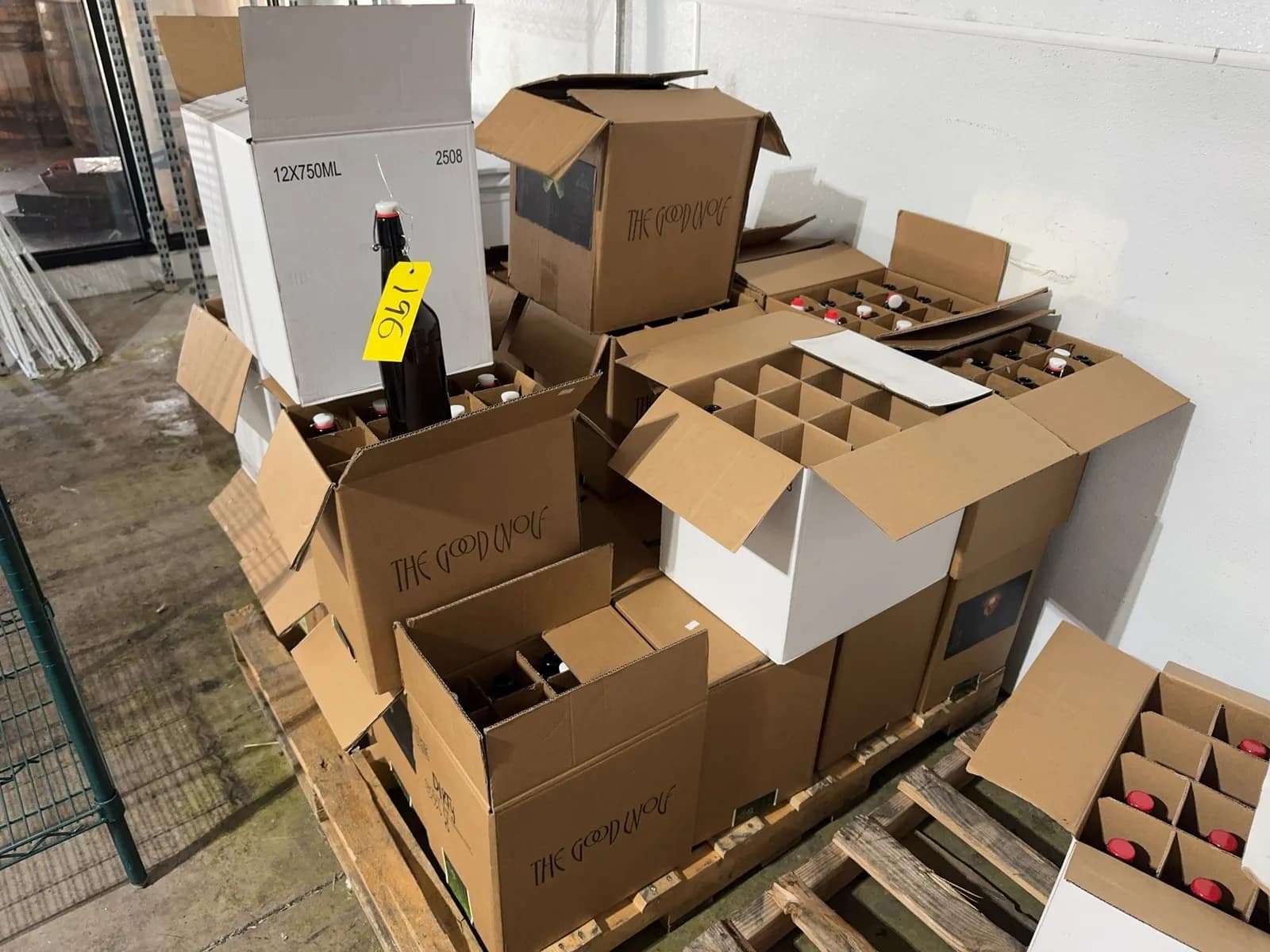 contents-of-pallet-empty-branded-and-unbranded-750ml-bottles-46ca42