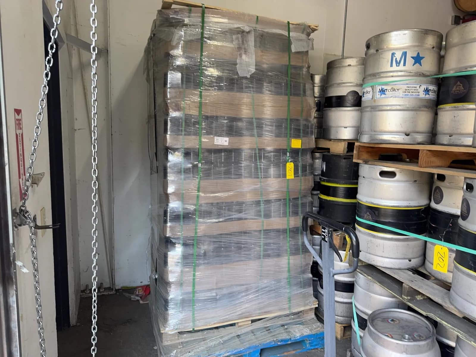 pallet-of-brown-750ml-glass-bottles-mtnkkzr7