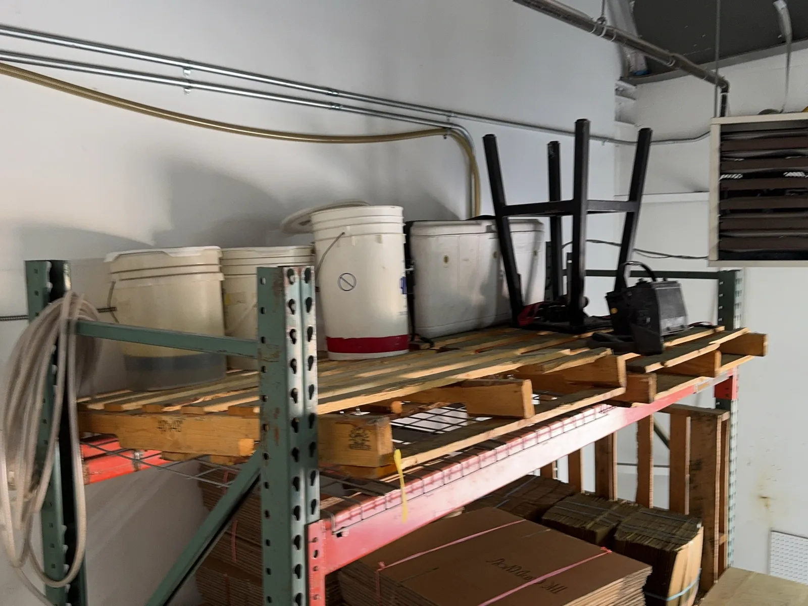 contents-of-shelf-cooler-car-battery-stool-and-more-dc00ae