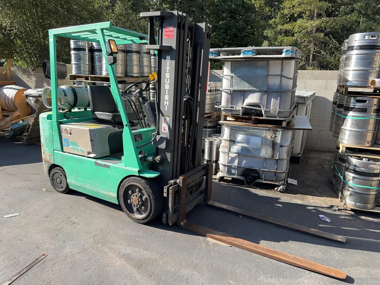 mitsubishi-fgc25-5000lb-capacity-propane-forklift-mtt8pdd7