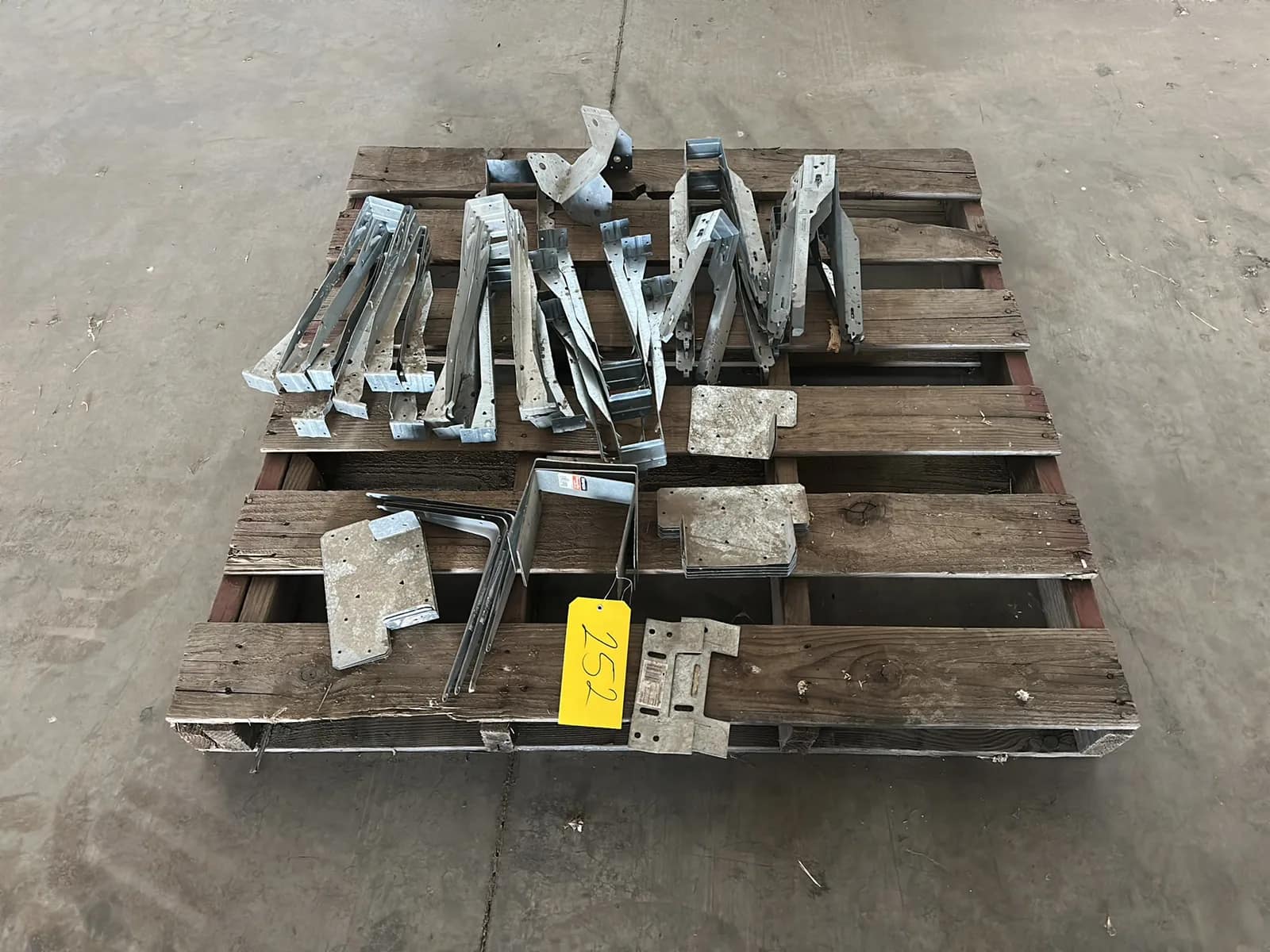 contents-of-pallet-assorted-simpson-ties-51c2fc