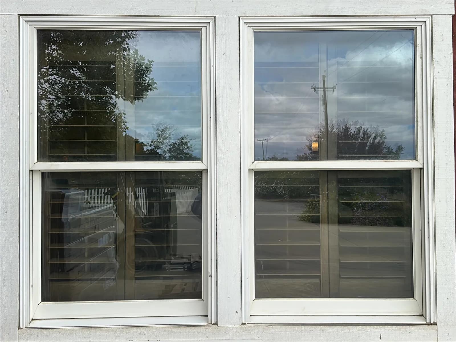 6-335x56-windows-white-exterior-walnut-interior-mtj4fes4