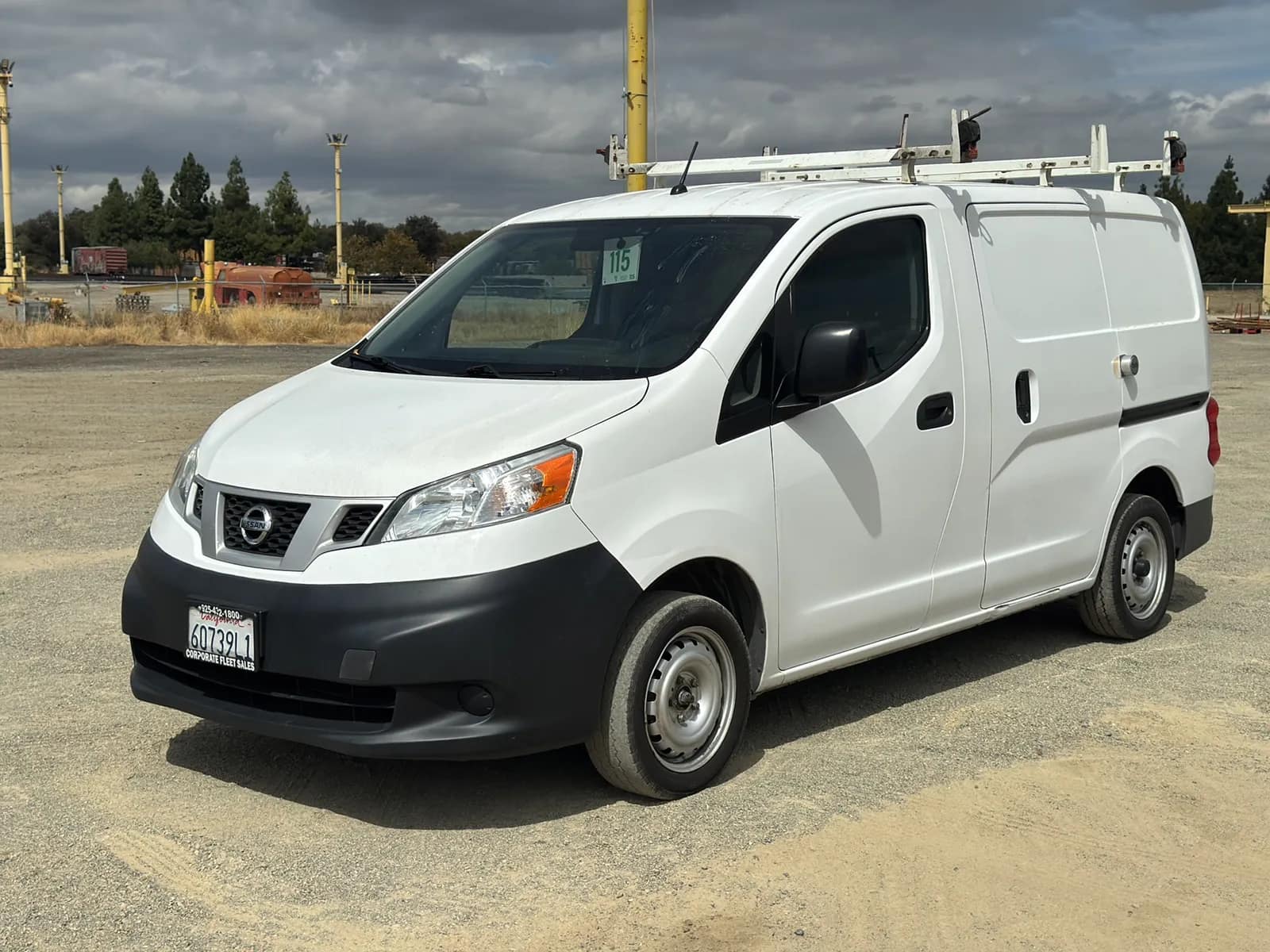 2017-nissan-nv200-utility-van-mtltiq43