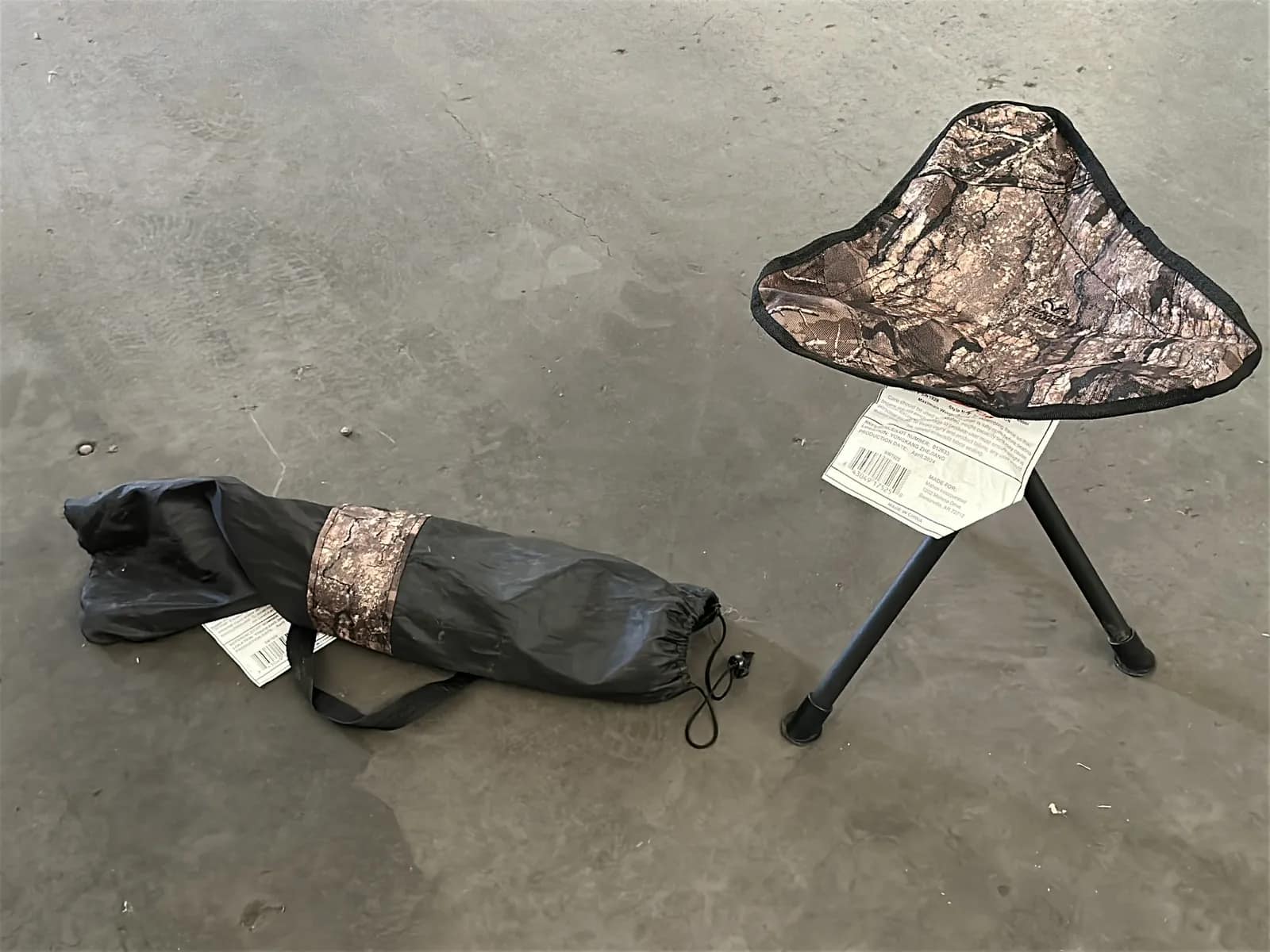 camo-swivel-tripod-stool-9f8458