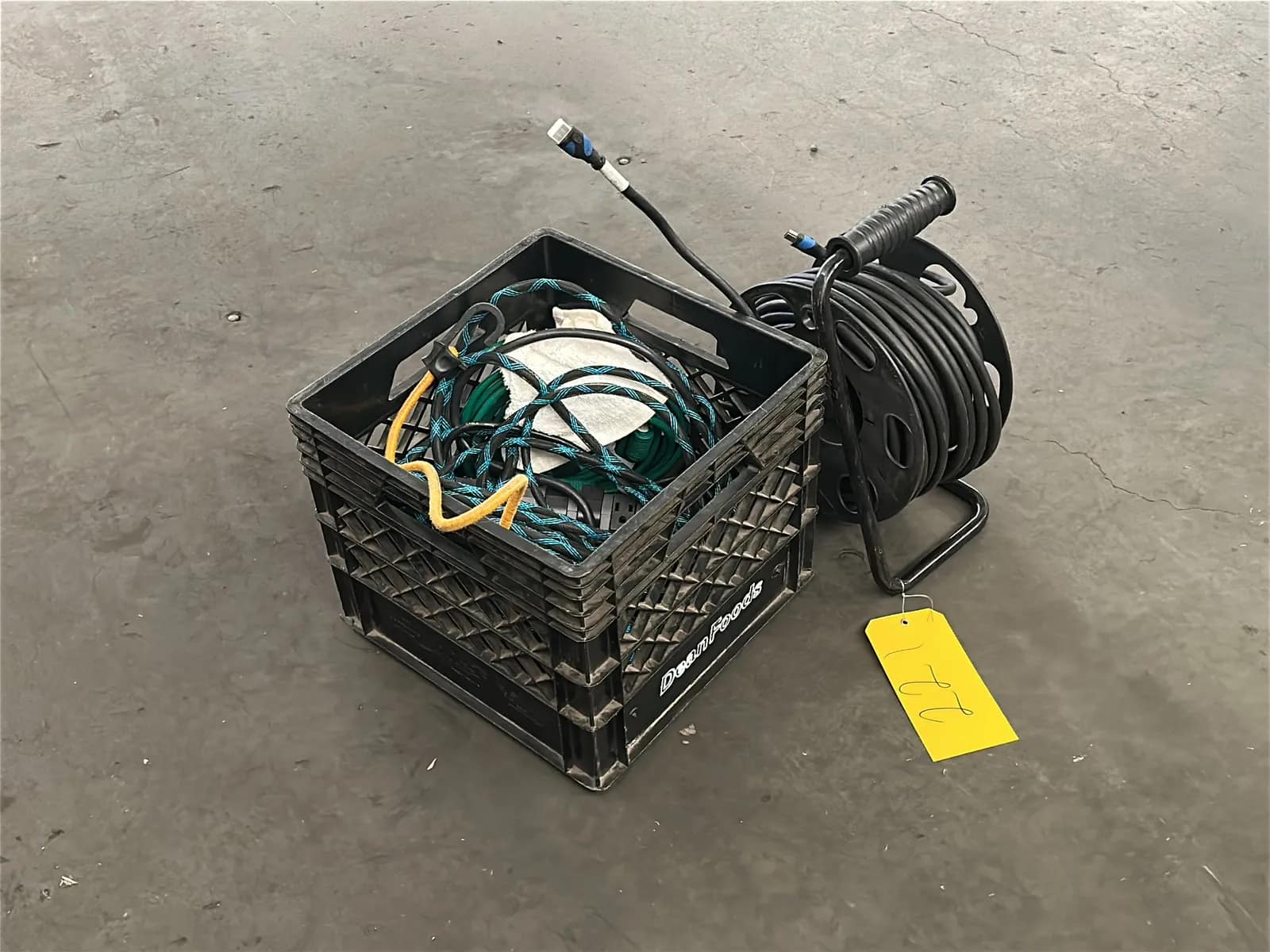contents-of-crate-spool-of-hdmi-cable-bungee-cable-and-extension-cord-72dc02