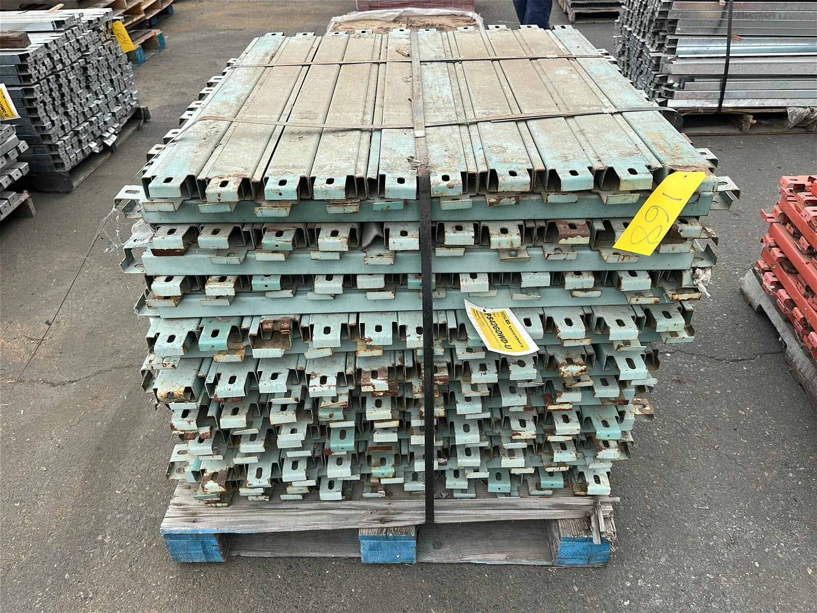 Pallet Of 42” Pallet Supports, photo 2 of 5