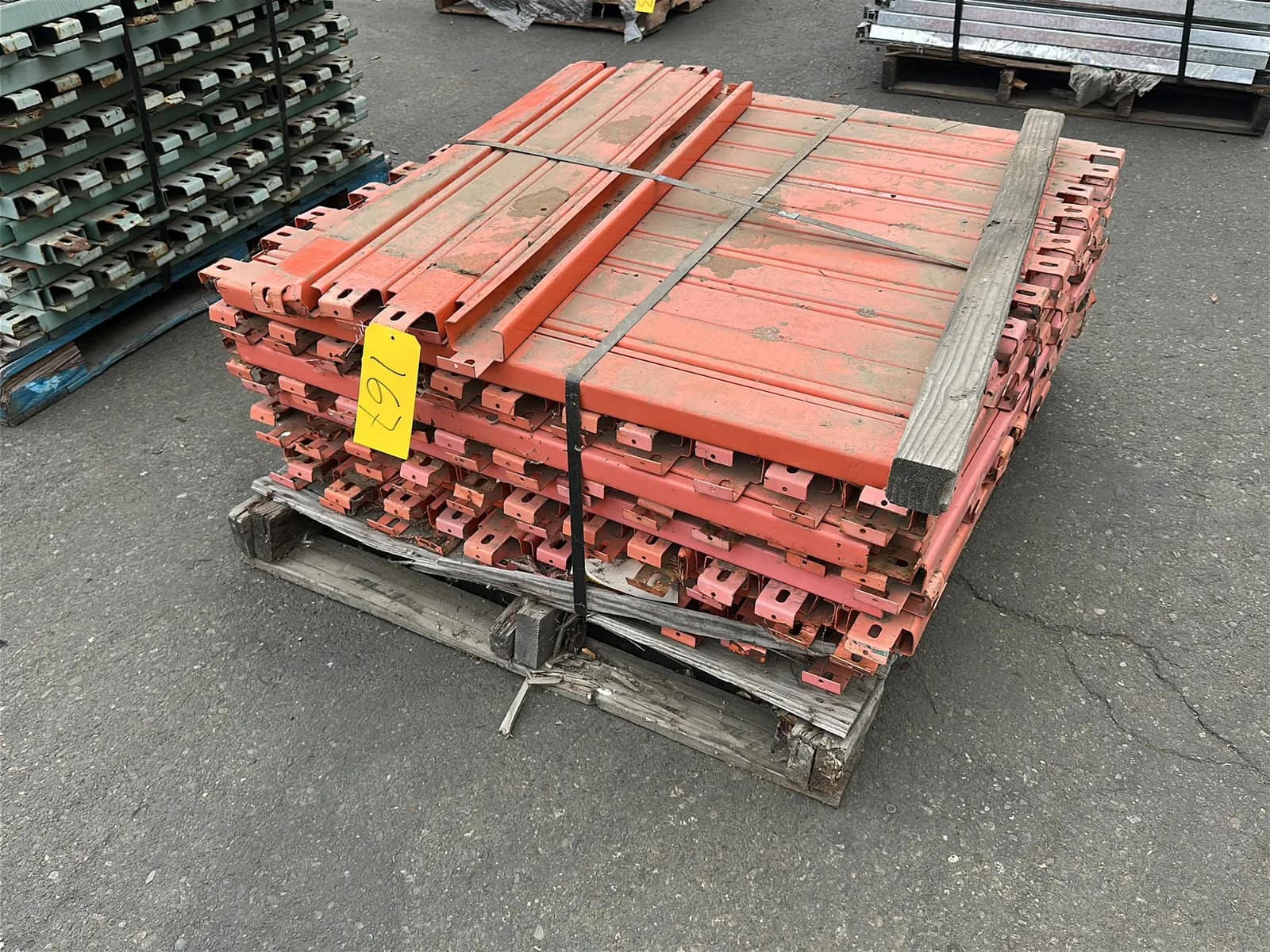 Pallet Of 42” Pallet Supports, photo 2 of 4