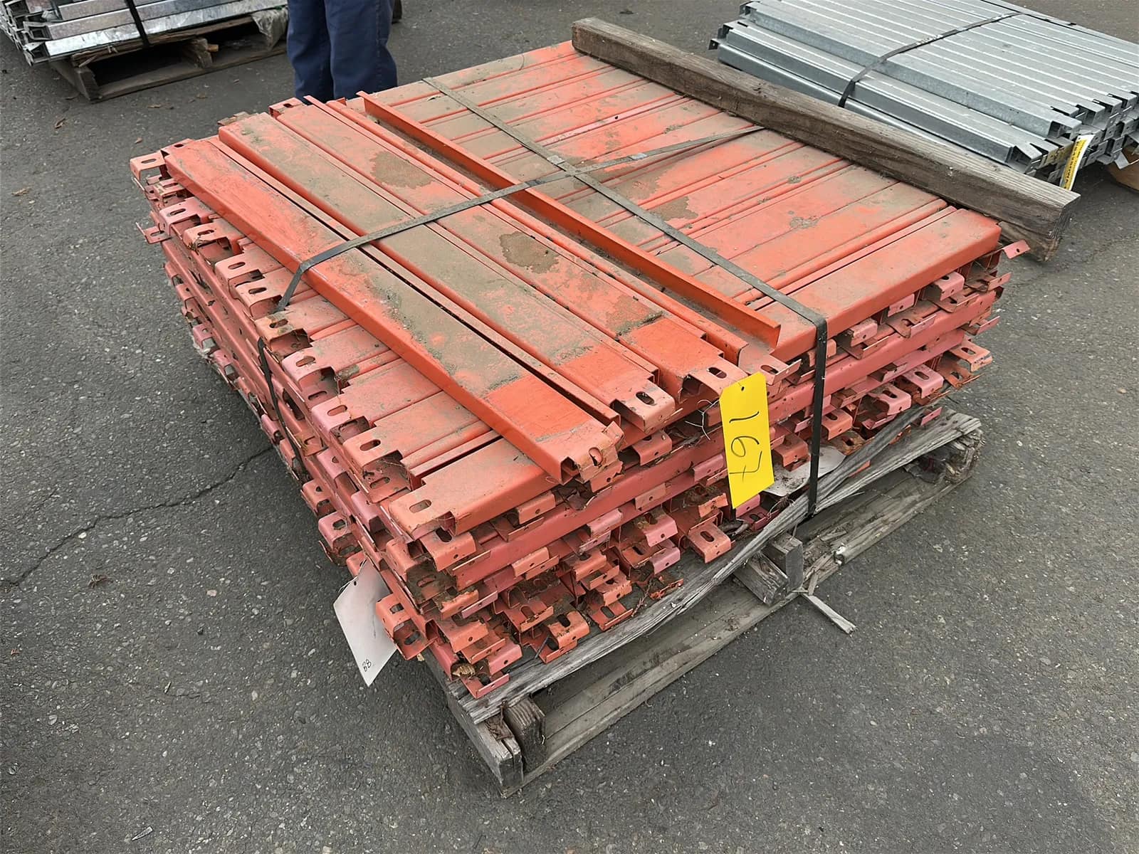 Pallet Of 42” Pallet Supports, photo 1 of 4