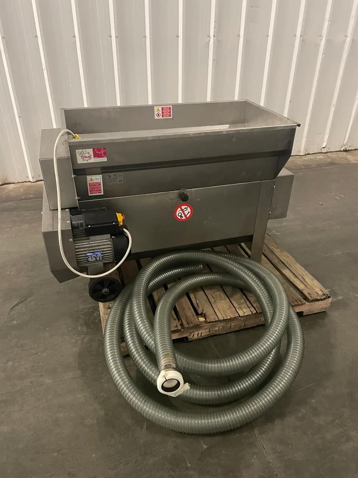 omac-stainless-grape-destemmer-w-built-in-must-pump-mtmckydi