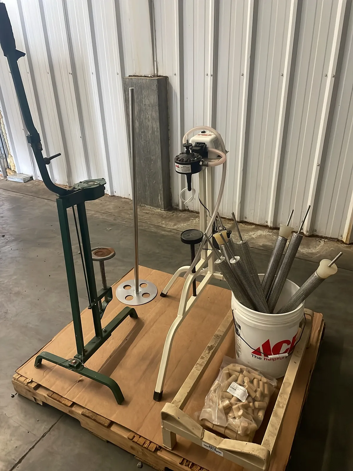 contents-of-pallet-wine-making-equipment-bottle-filler-cork-press-barre-rack-oak-infusion-tubes-punch-tool-d5f78c