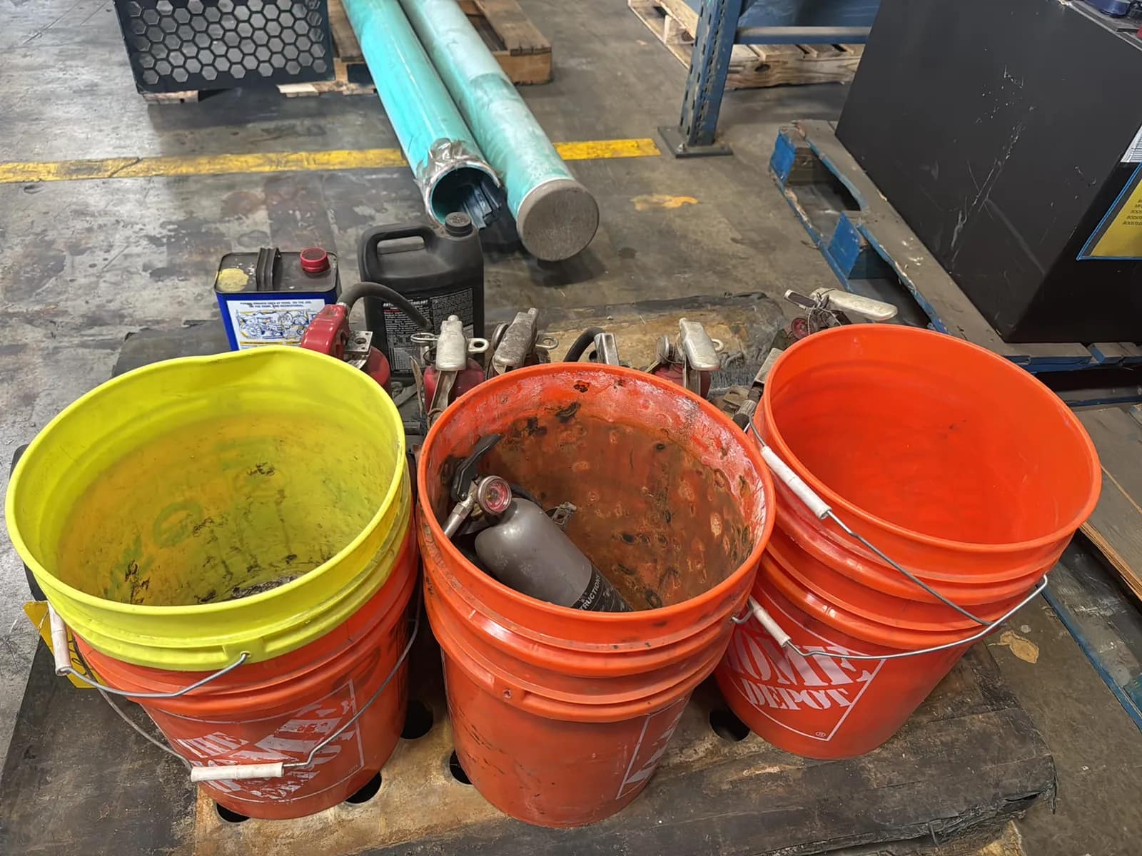 Contents Of Pallet: Fire Extinguishers, WD40 , Buckets And More, photo 7 of 8