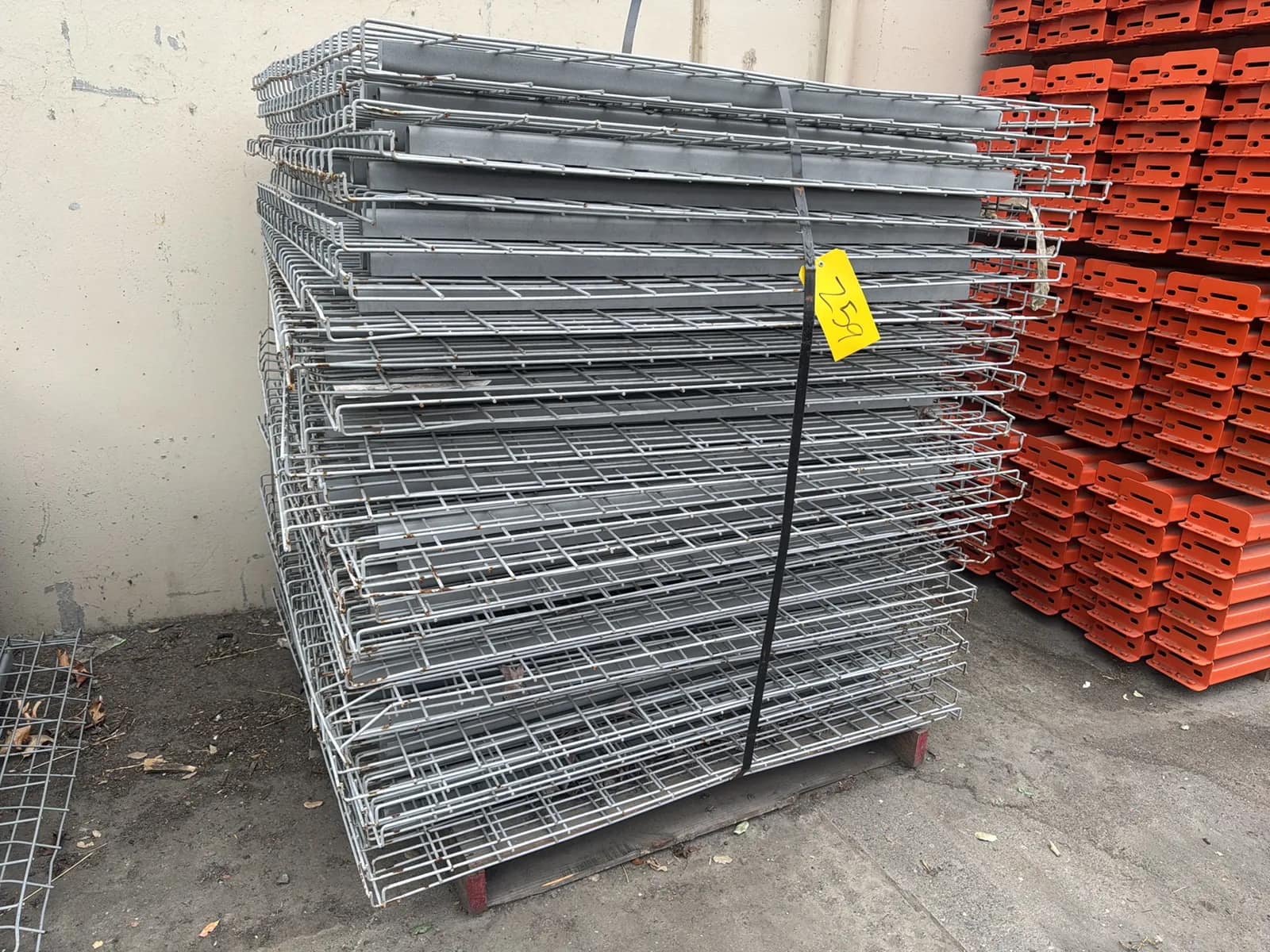 contents-of-pallet-pallet-rack-grating-fe35c7