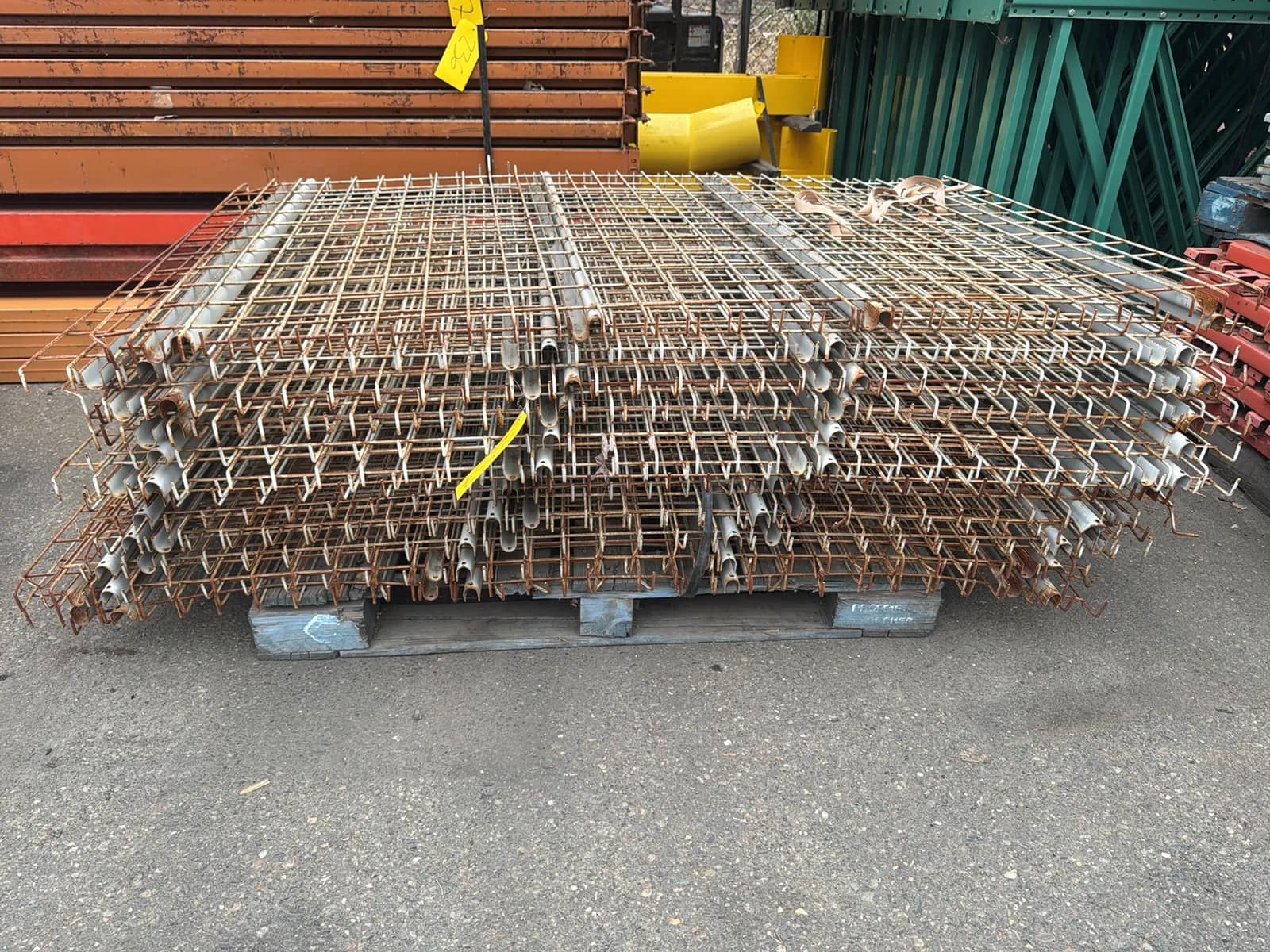 contents-of-pallet-pallet-racking-grating-3db3a4