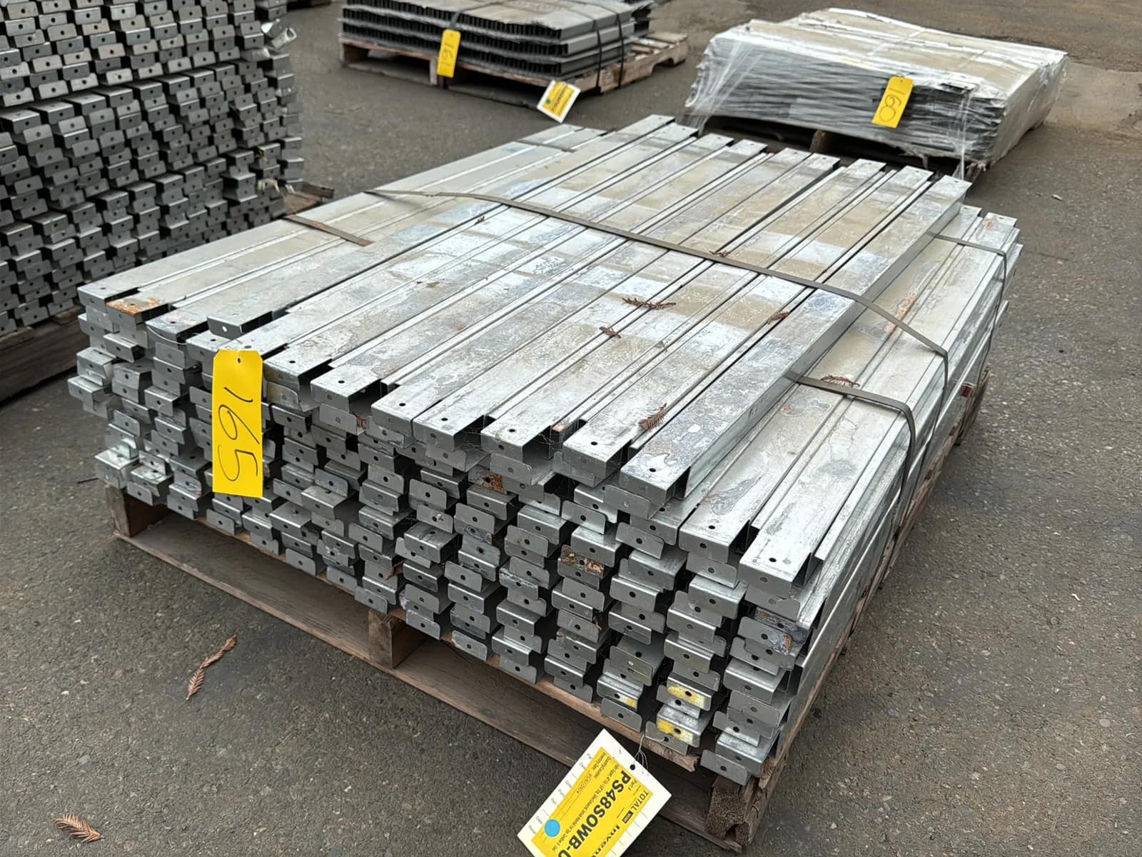 Pallet of 48” Pallet Supports, photo 2 of 5