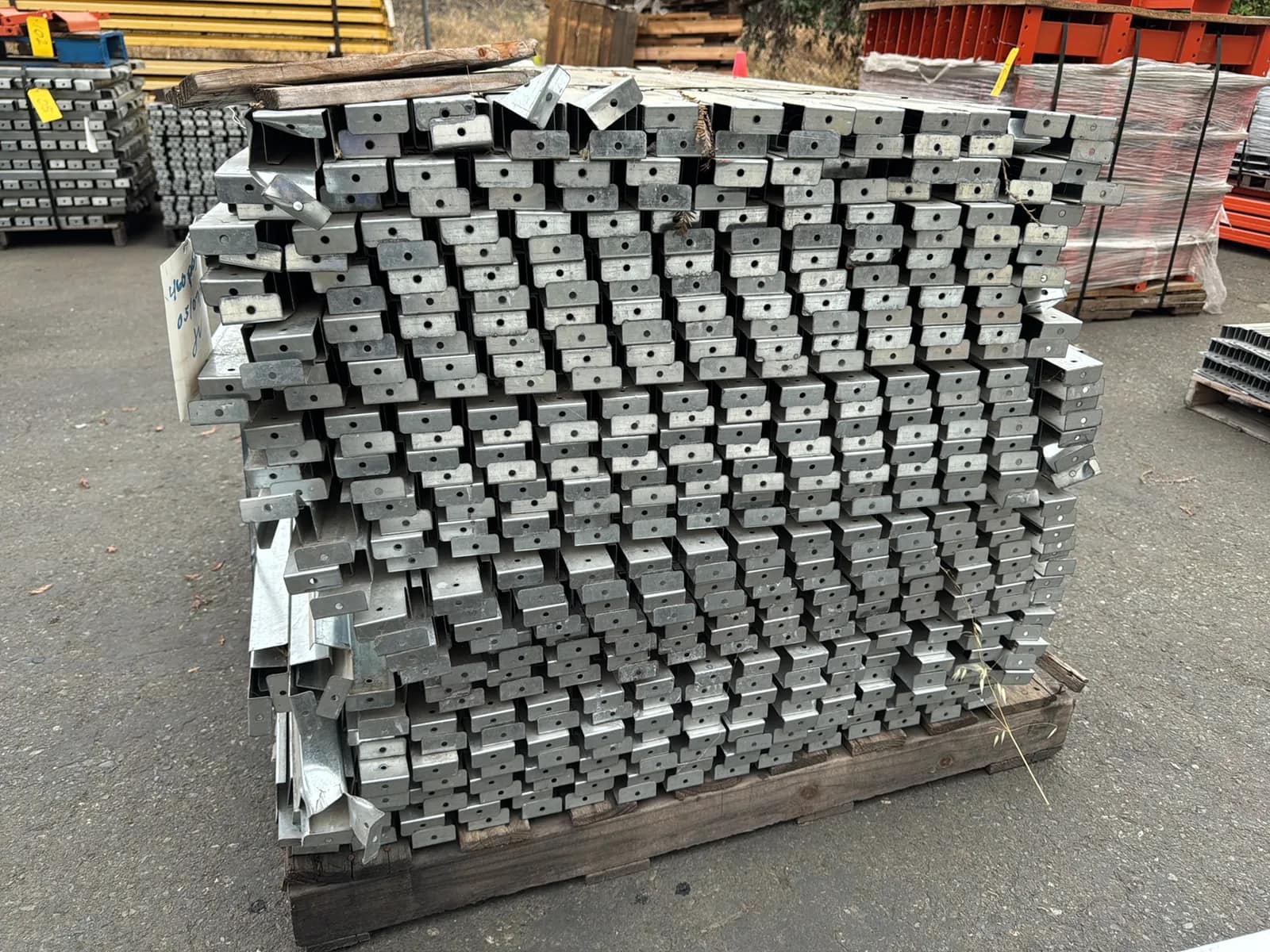 Pallet of 48” Pallet Supports, photo 2 of 5
