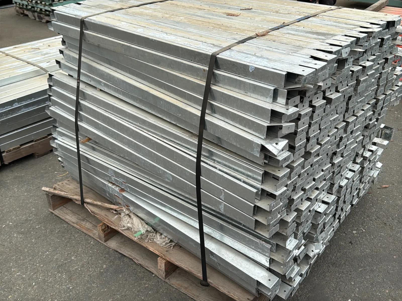 Pallet of 48” Pallet Supports, photo 5 of 5