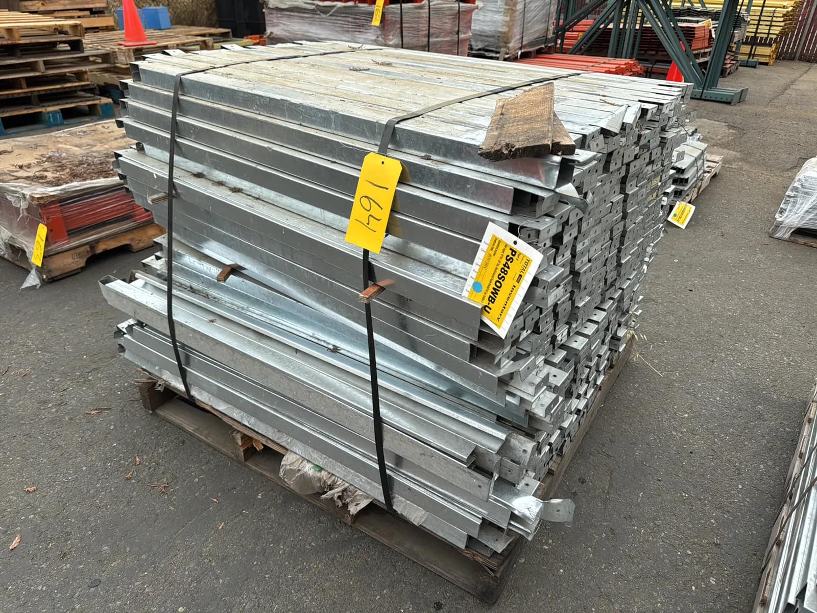 Pallet of 48” Pallet Supports, photo 1 of 5