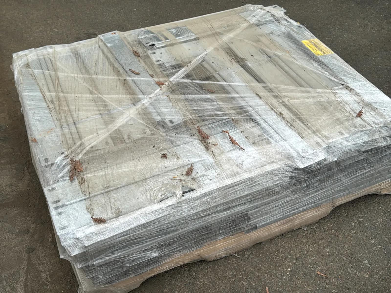 Pallet of 24” Row Spacers, photo 5 of 5
