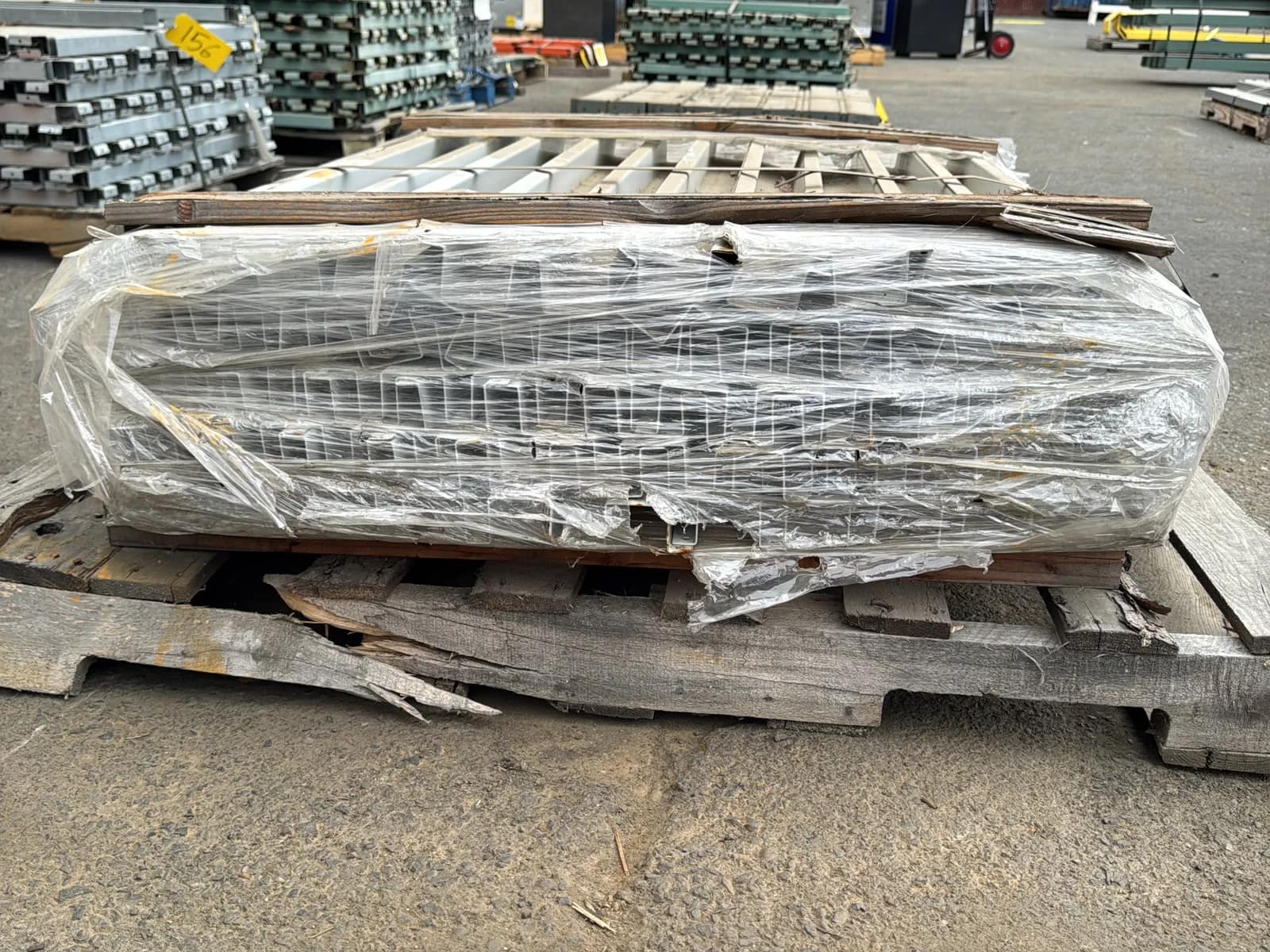 Pallet of 42” Pallet Supports, photo 5 of 5