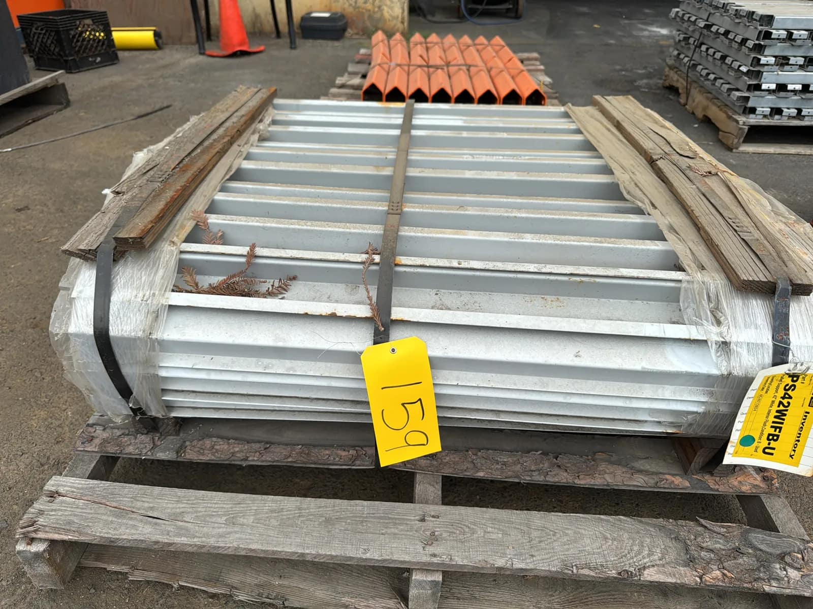 Pallet of 42” Pallet Supports, photo 2 of 5