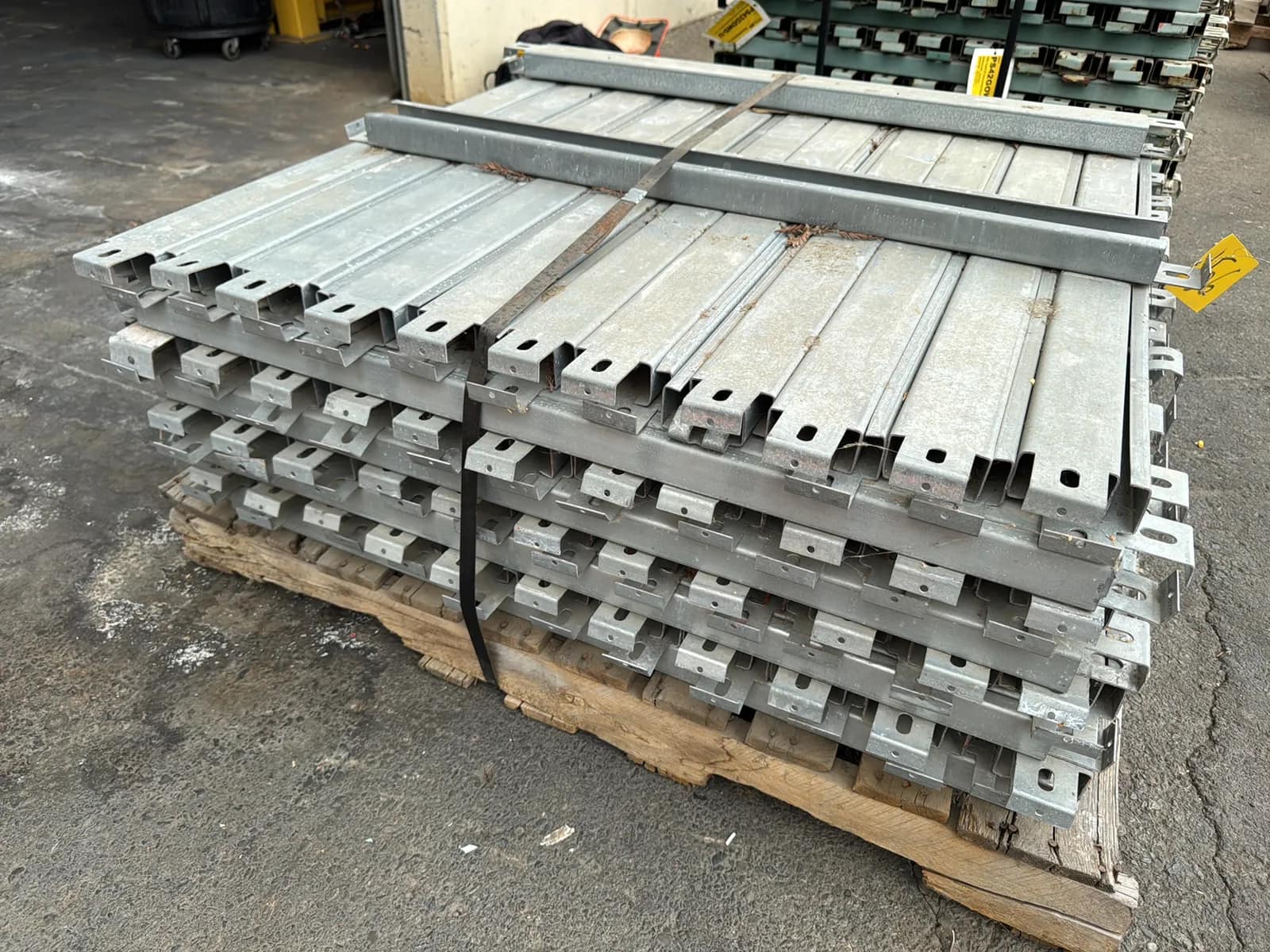 Pallet of 42” Pallet Supports, photo 4 of 5