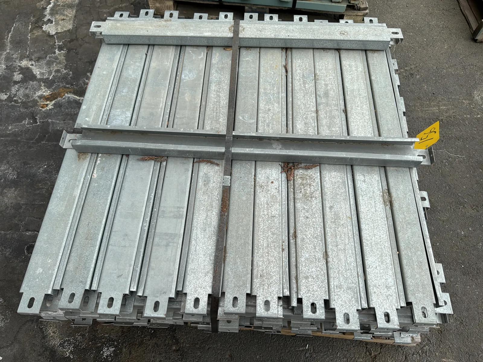 Pallet of 42” Pallet Supports, photo 5 of 5