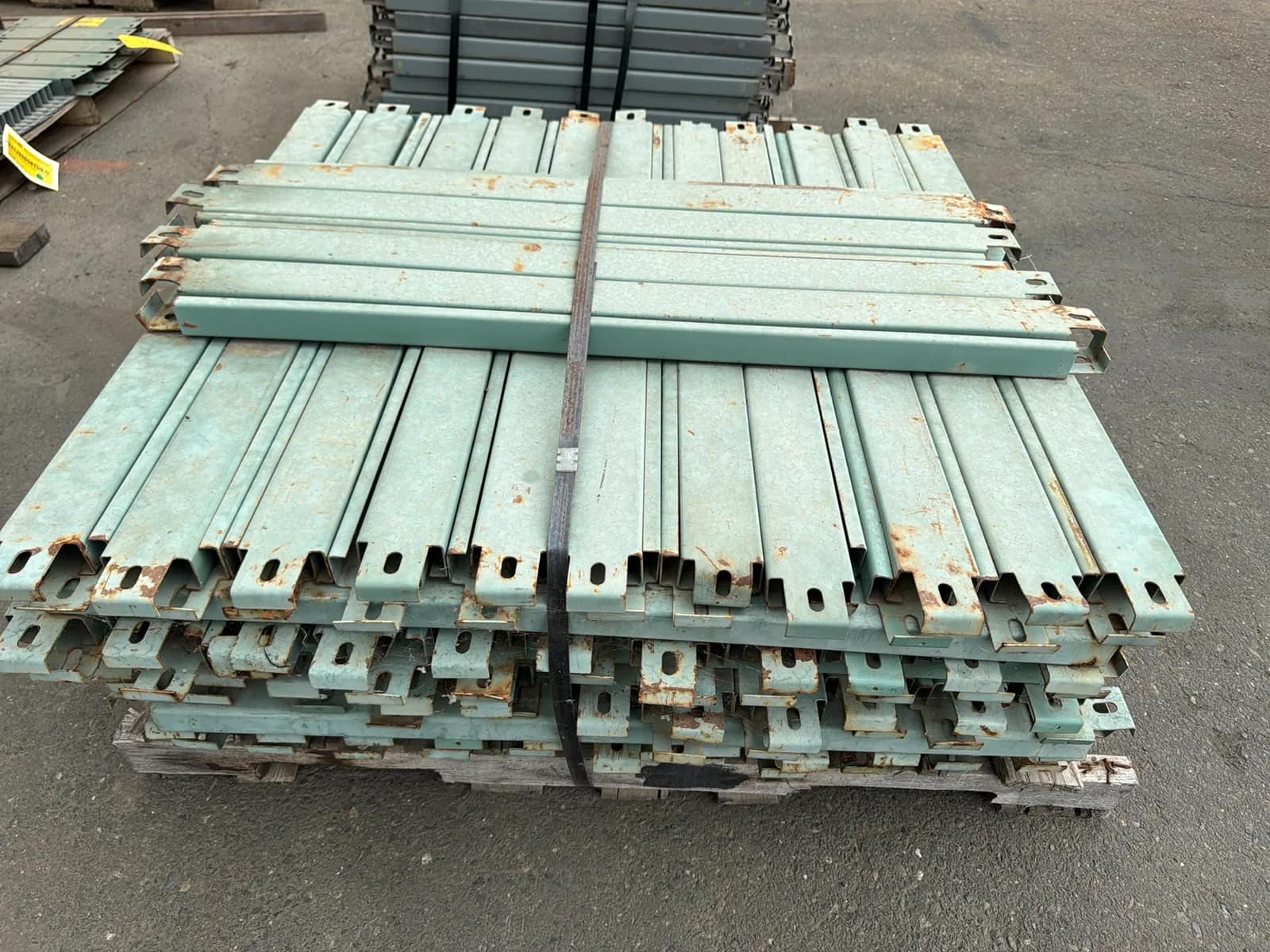Pallet of 42” Pallet Support, photo 4 of 5