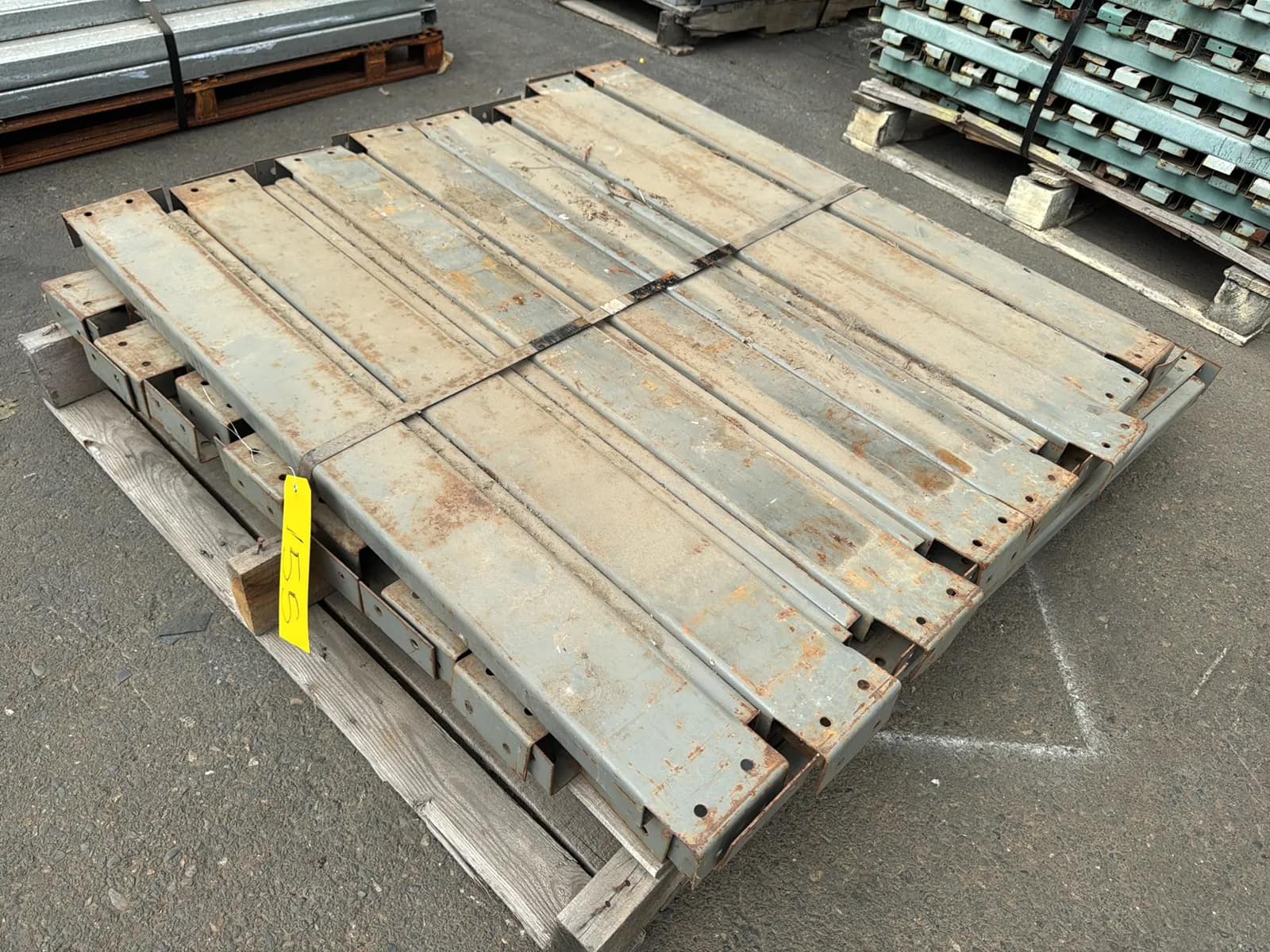 Pallet of 42” Pallet Supports, photo 3 of 4