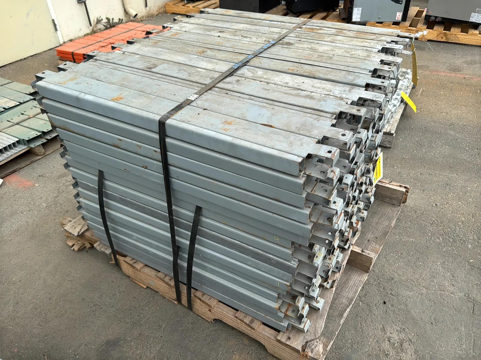 Pallet of 36” Pallet Supports, photo 3 of 5