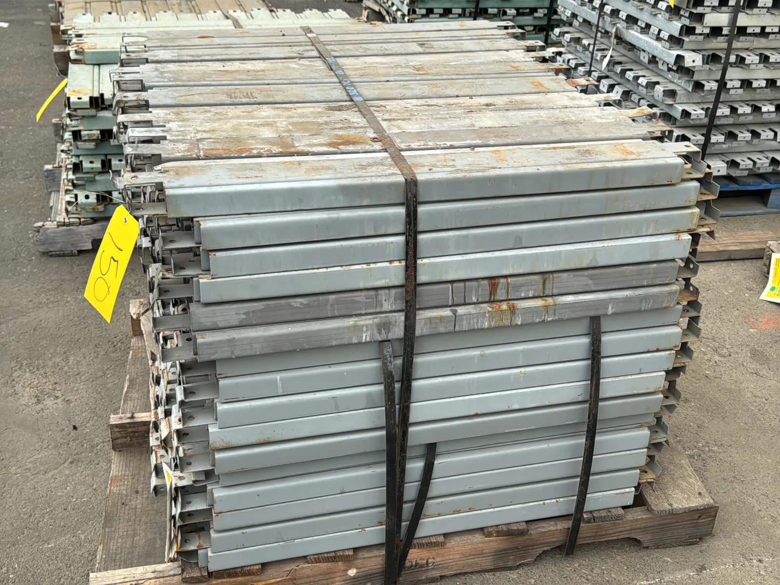 Pallet of 36” Pallet Supports, photo 4 of 5