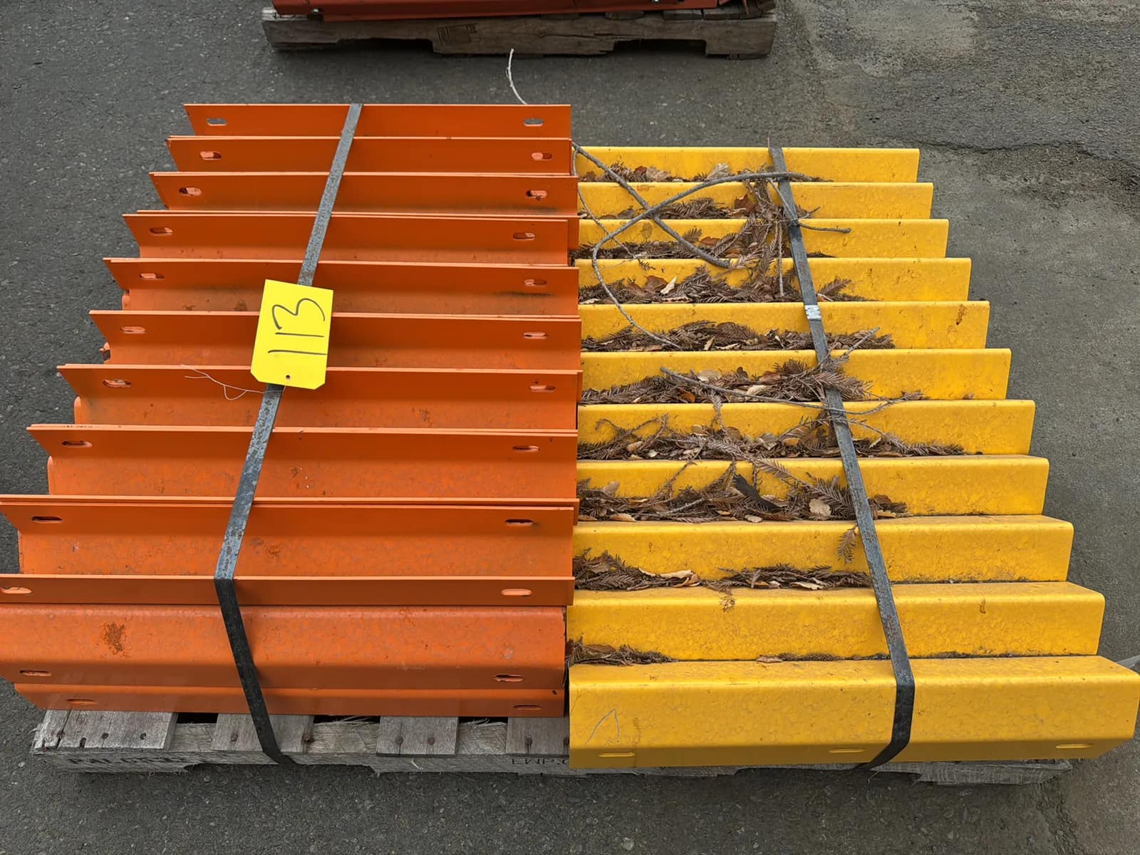 pallet-of-24-column-guards-side-bolt-muklsoza