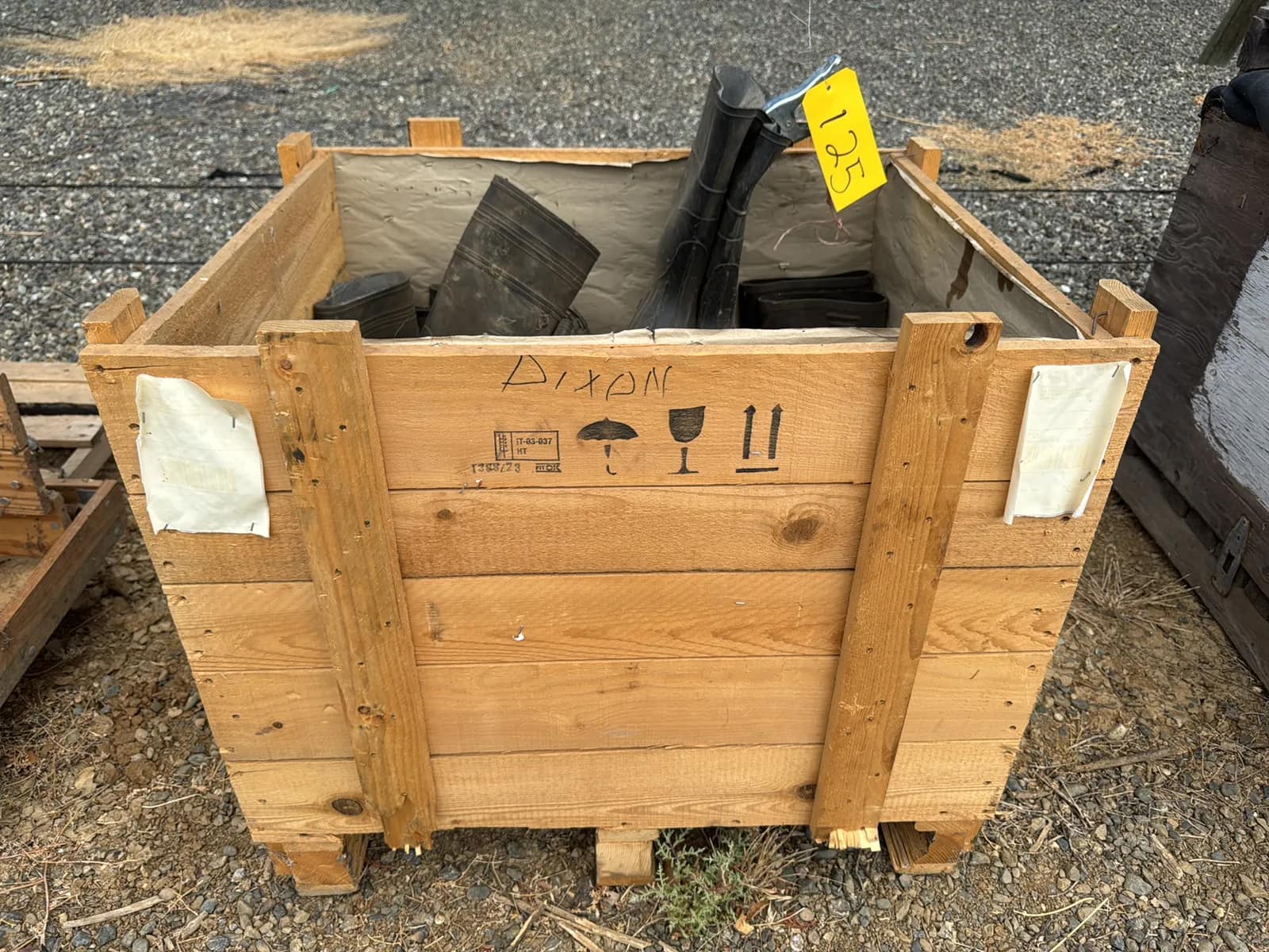 contents-of-crate-assorted-rubber-boots-e38fd3