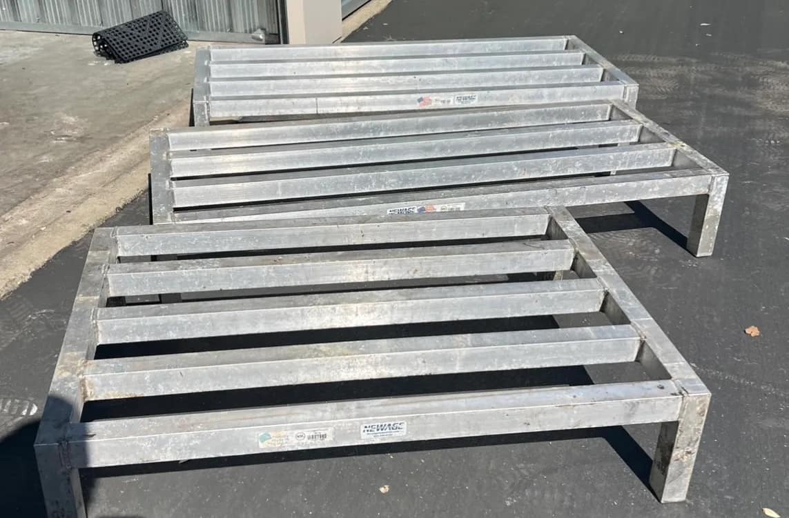lot-of-3-dunnage-racks-mtxkzblx